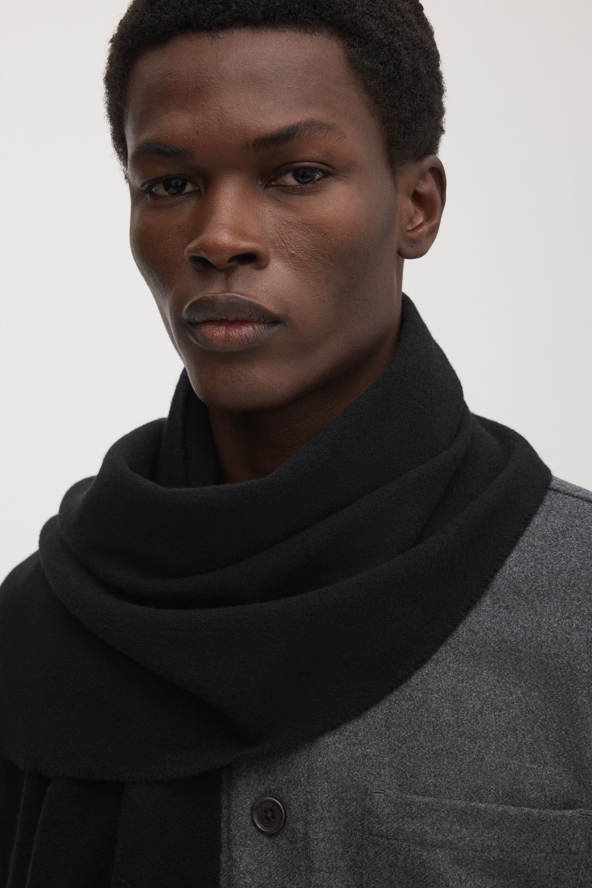 Image number 2 of The Cashmere Wool Scarf