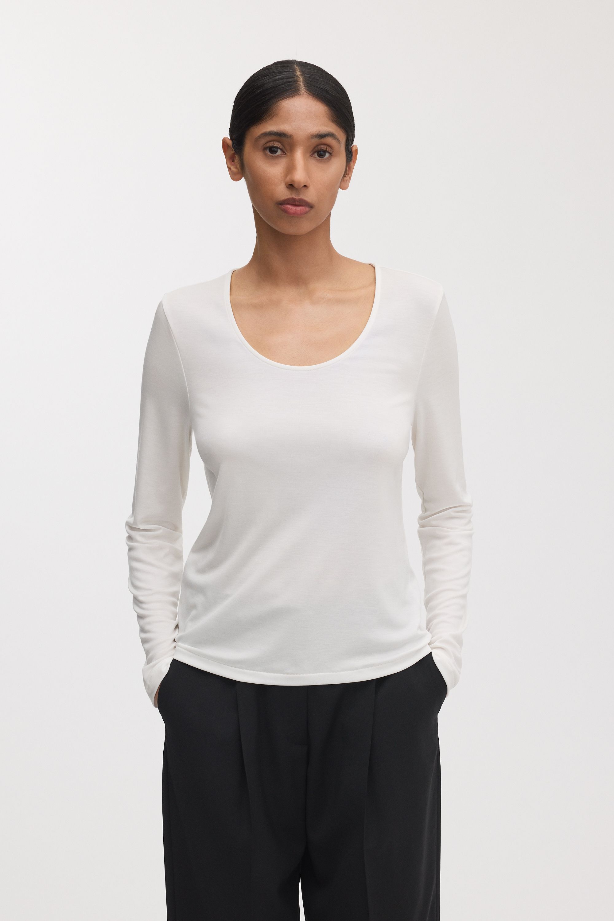 Long Sleeve Scoop Neck Top in Off White | Asket