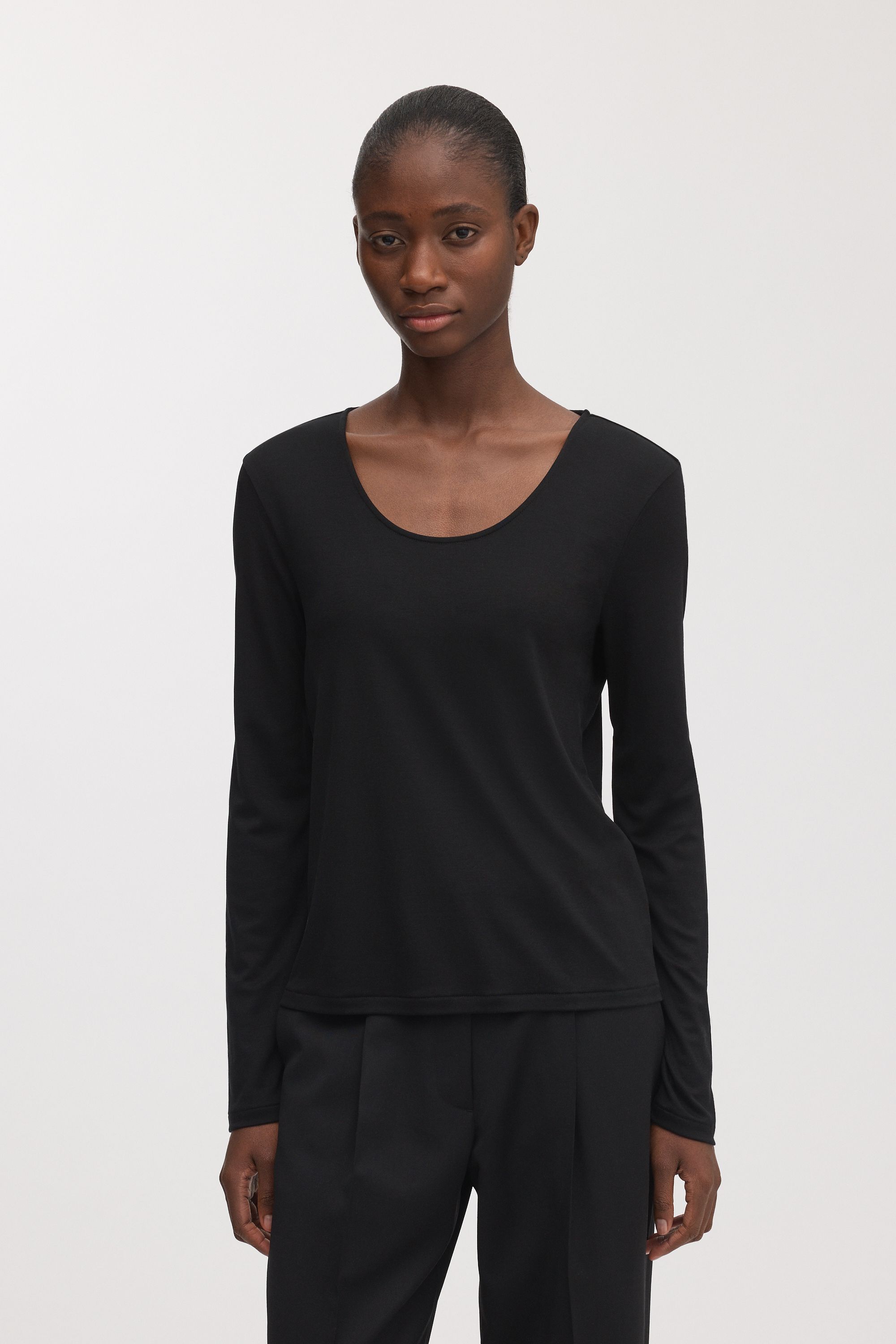 Image number 2 of The Long Sleeve Scoop Neck Top