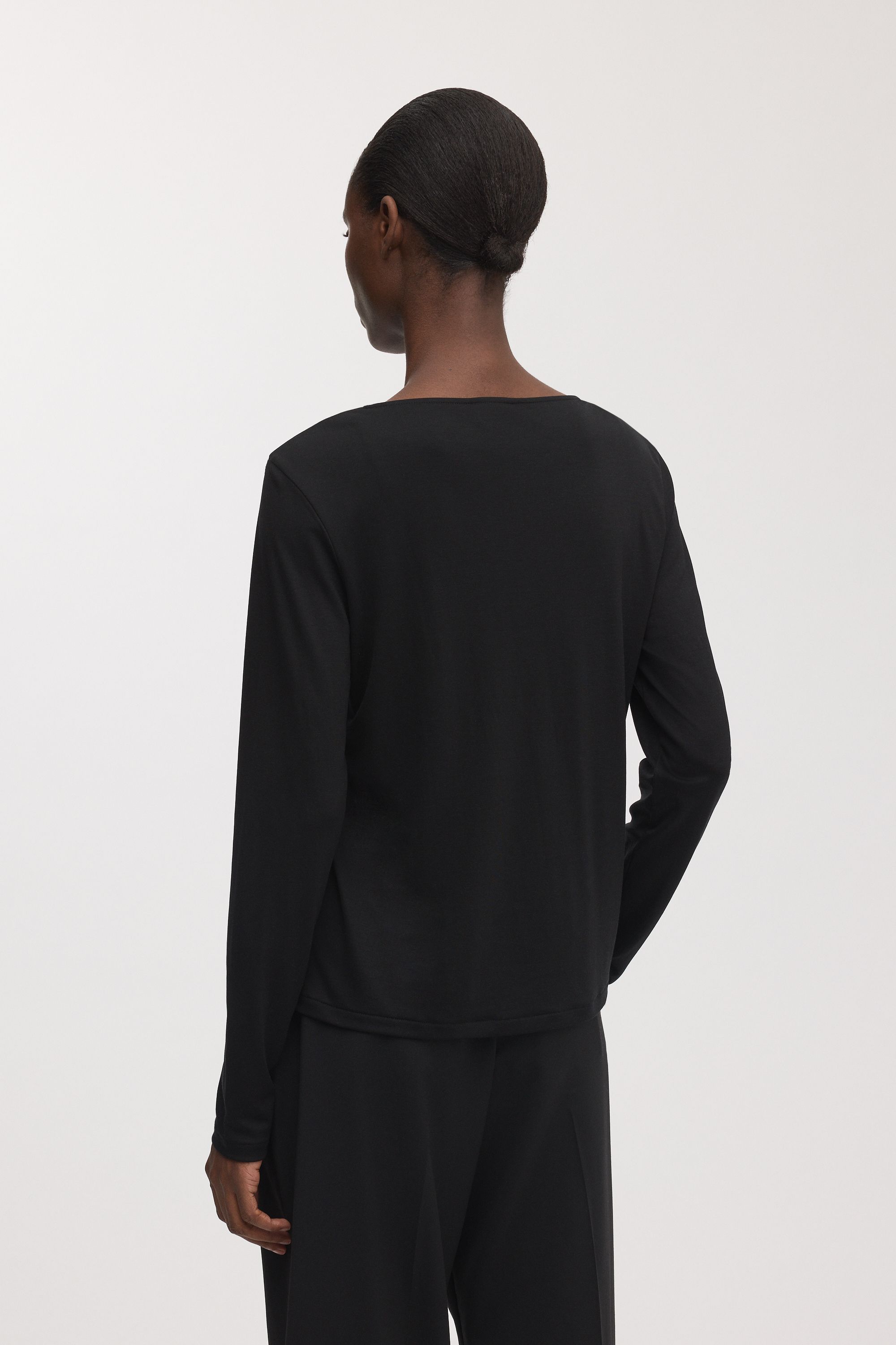 Image number 4 of The Long Sleeve Scoop Neck Top