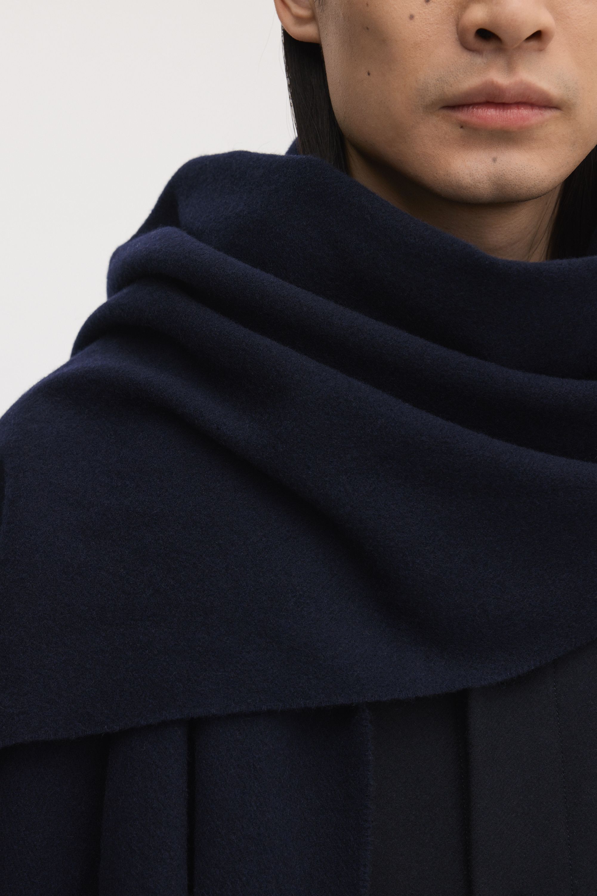 Image number 3 of The Oversized Cashmere Wool Scarf
