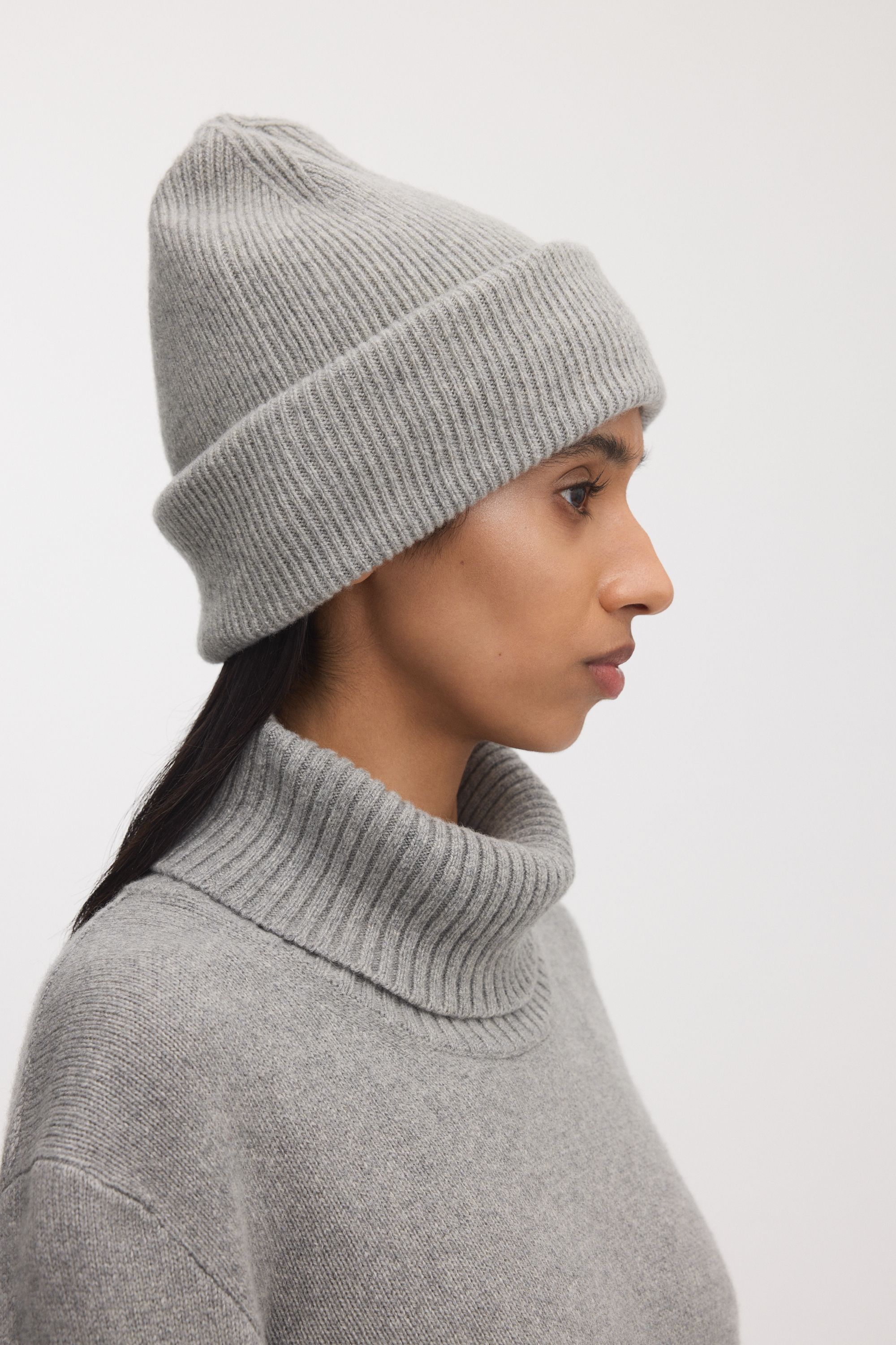 Image number 2 of The Cashmere Beanie