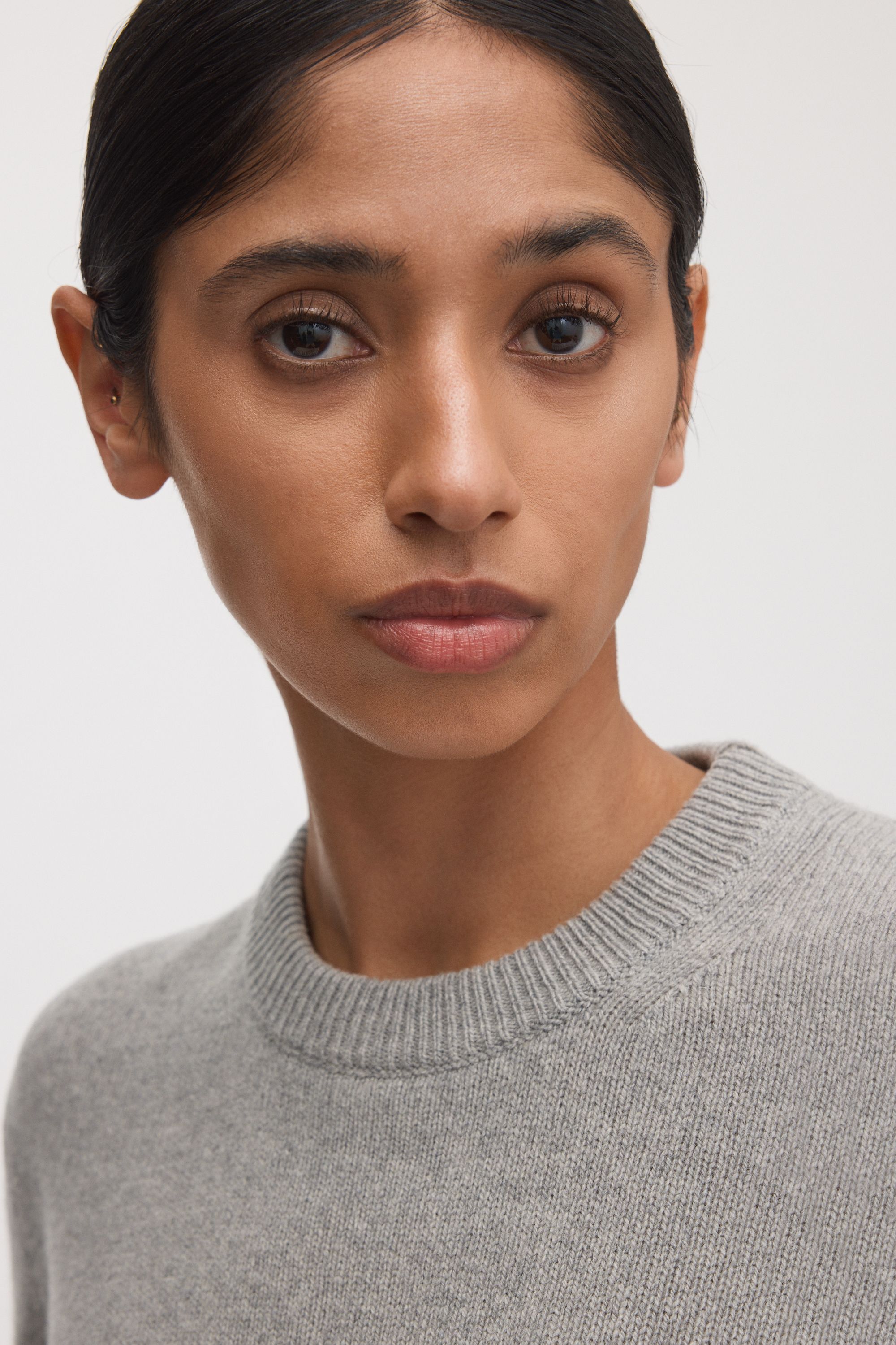 Image number 4 of The Cashmere Sweater