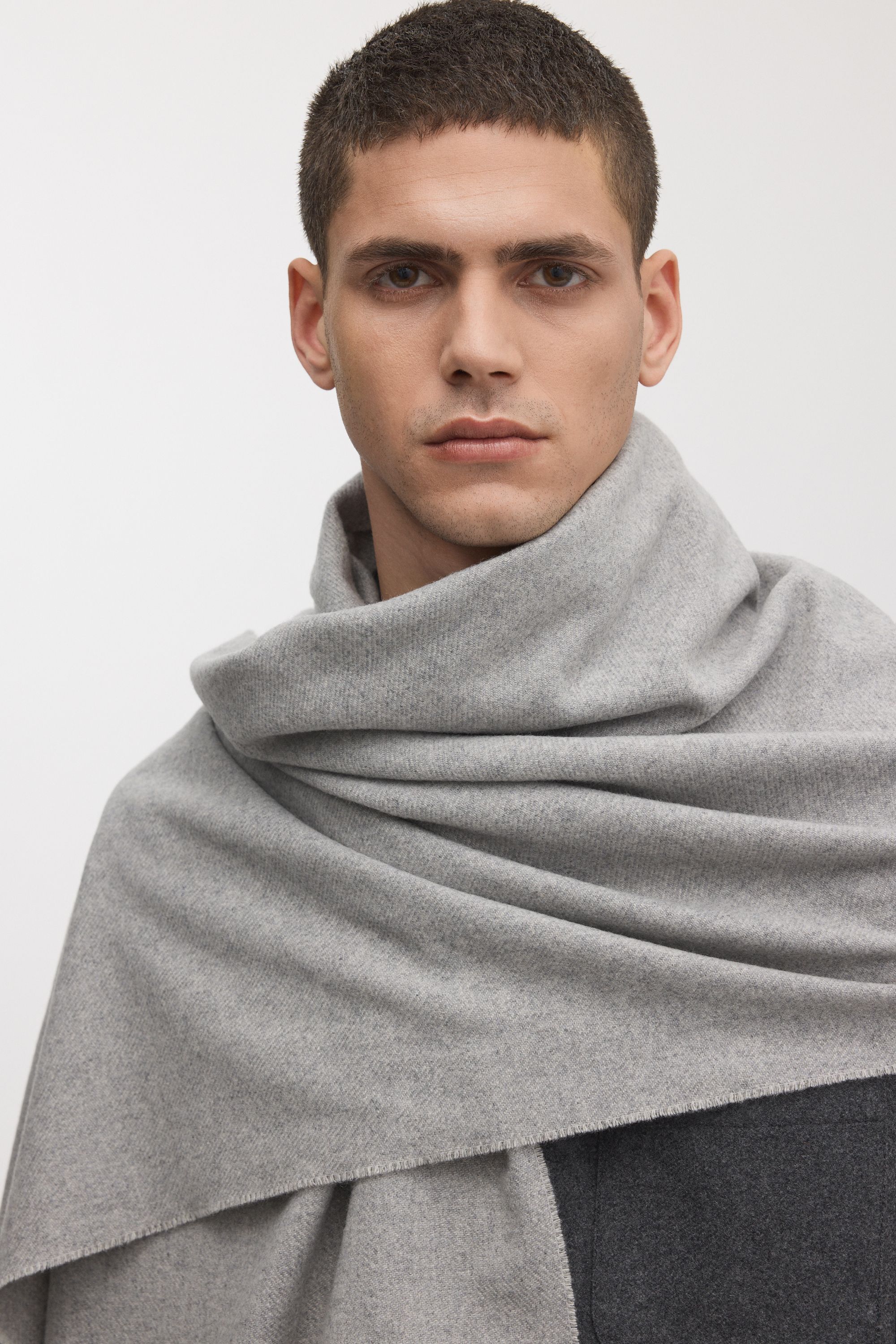 Image number 4 of The Oversized Cashmere Wool Scarf