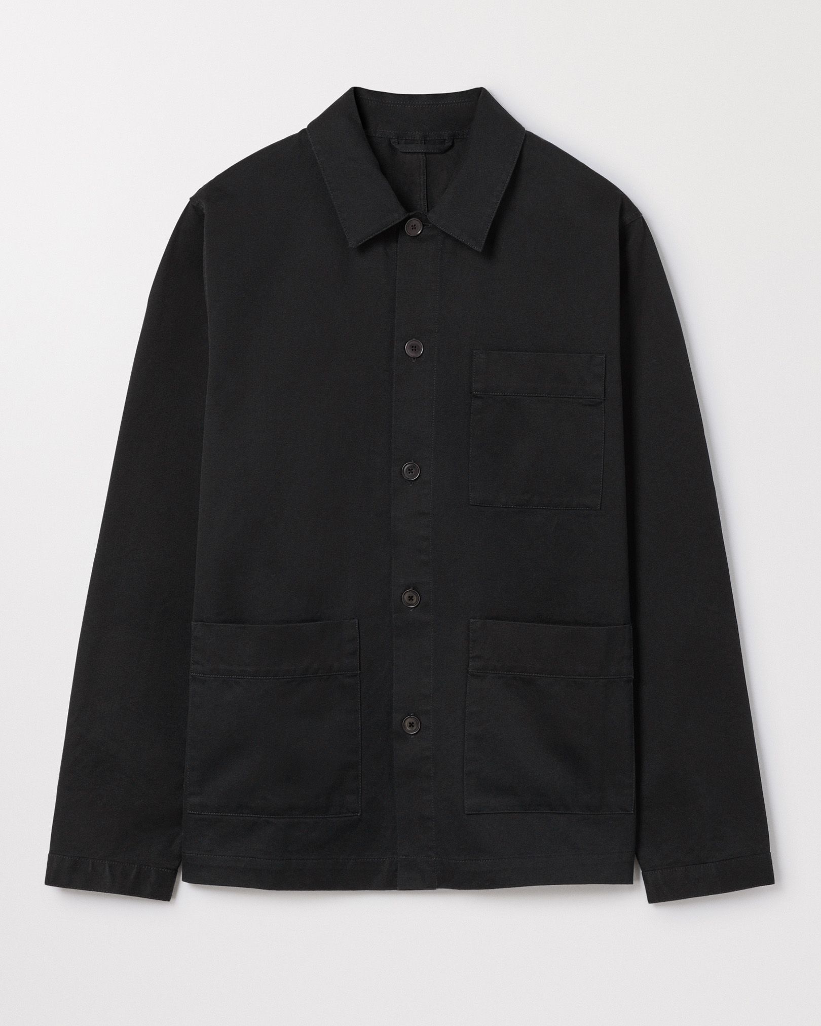 Traditional 3-patch pocket placement at front