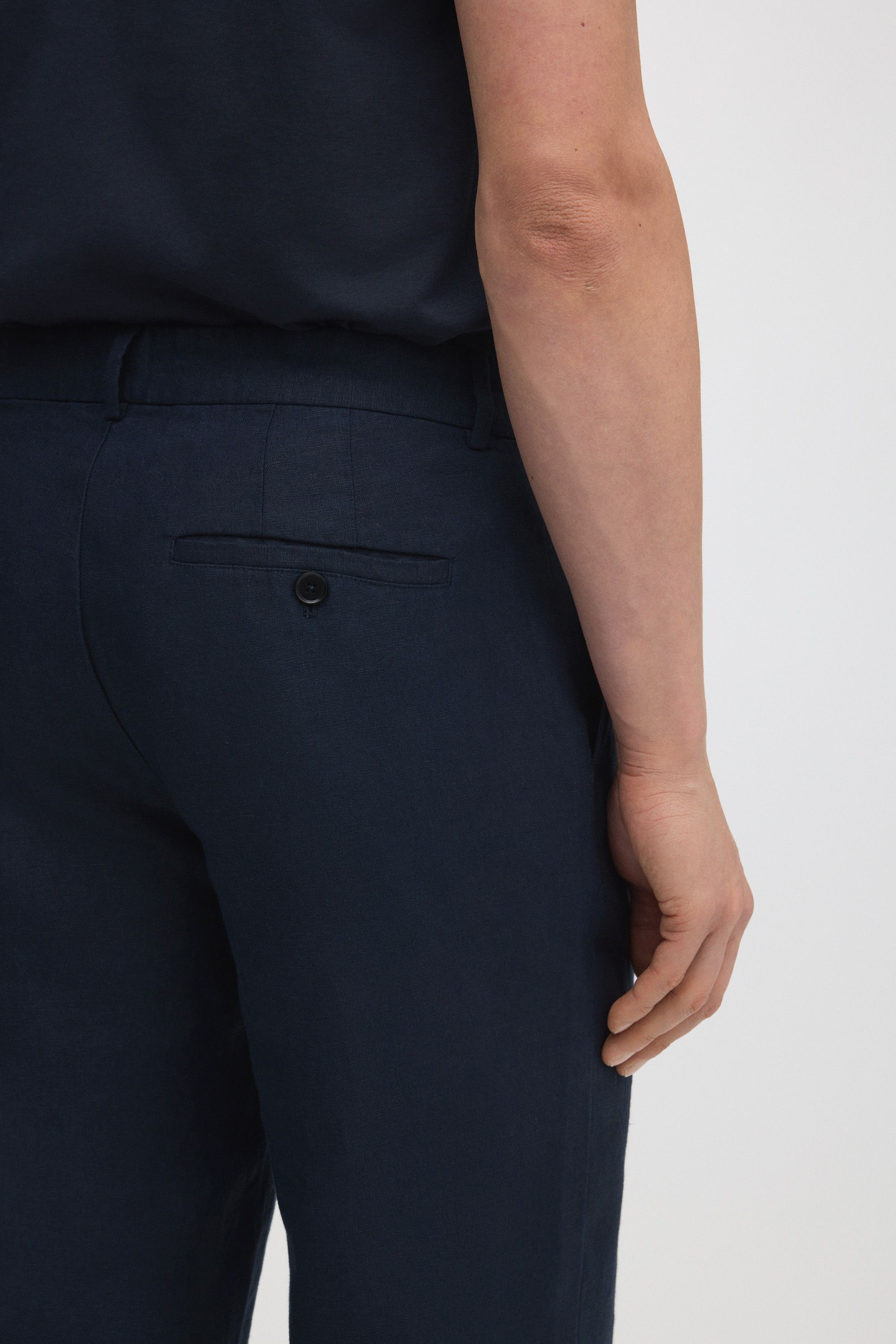 Image number 5 of The Linen Trousers