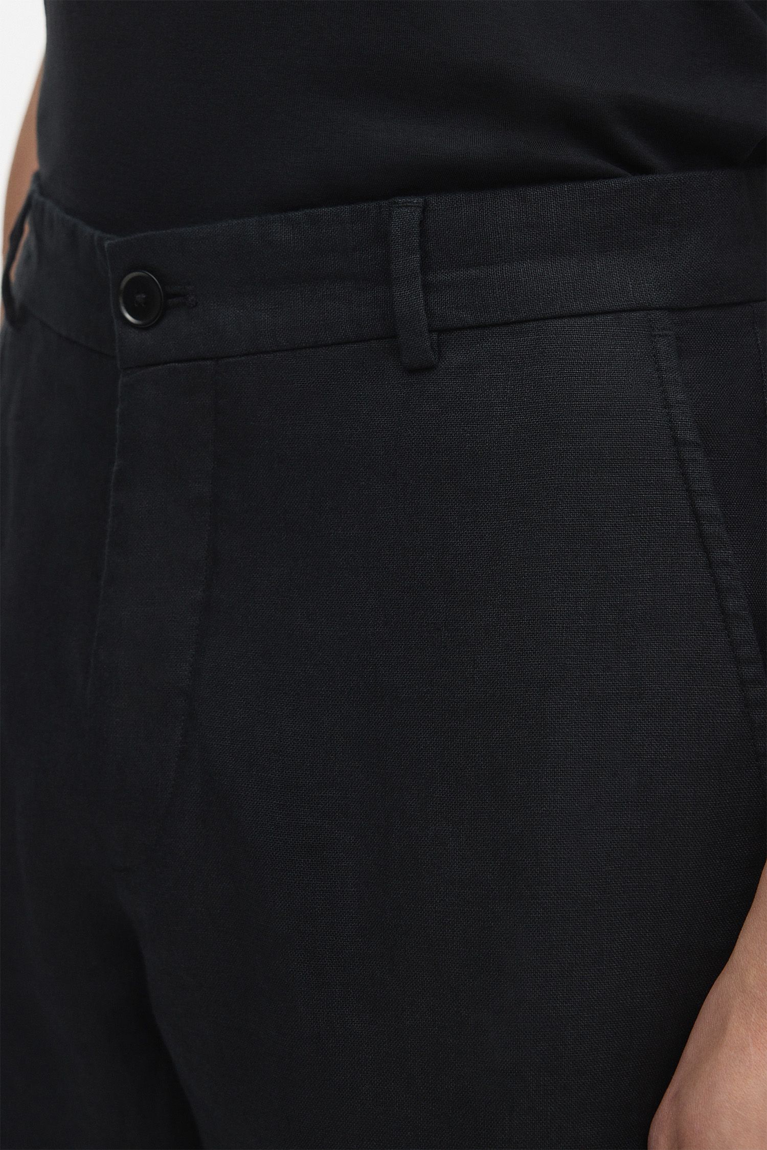 Slanted side pockets and welt pockets at back