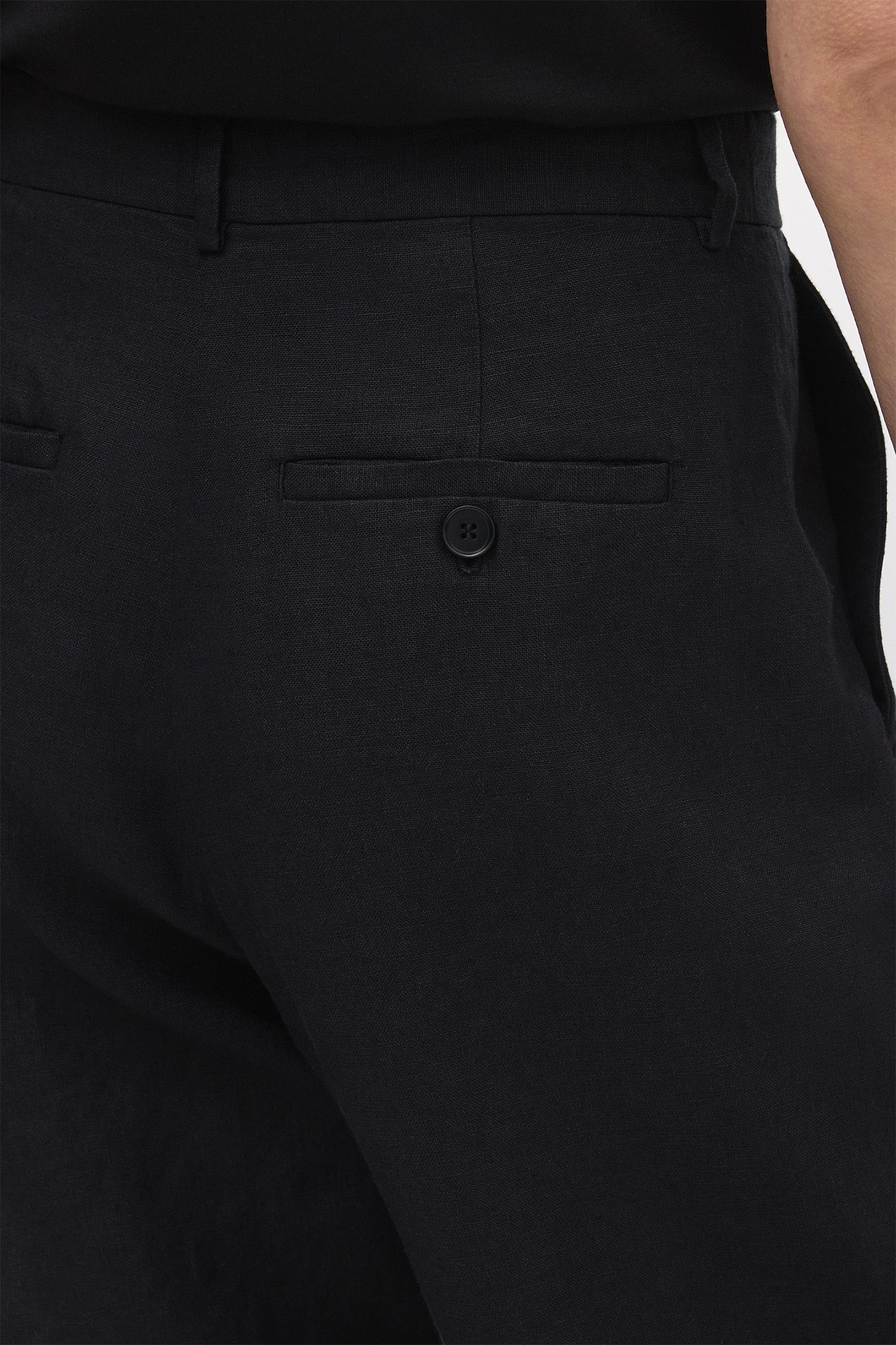 Slanted side pockets and welt pockets at back