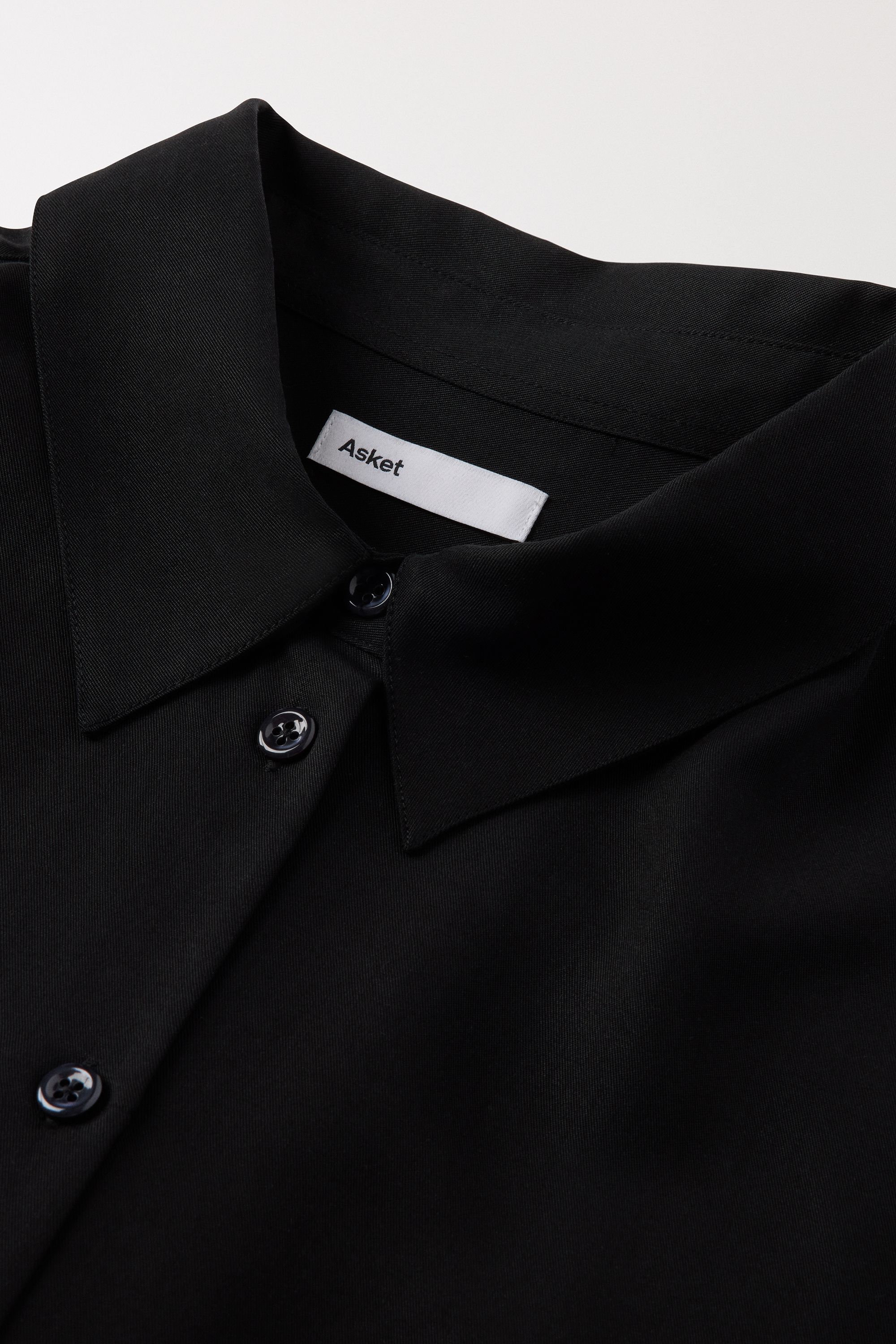 Cut-away collar