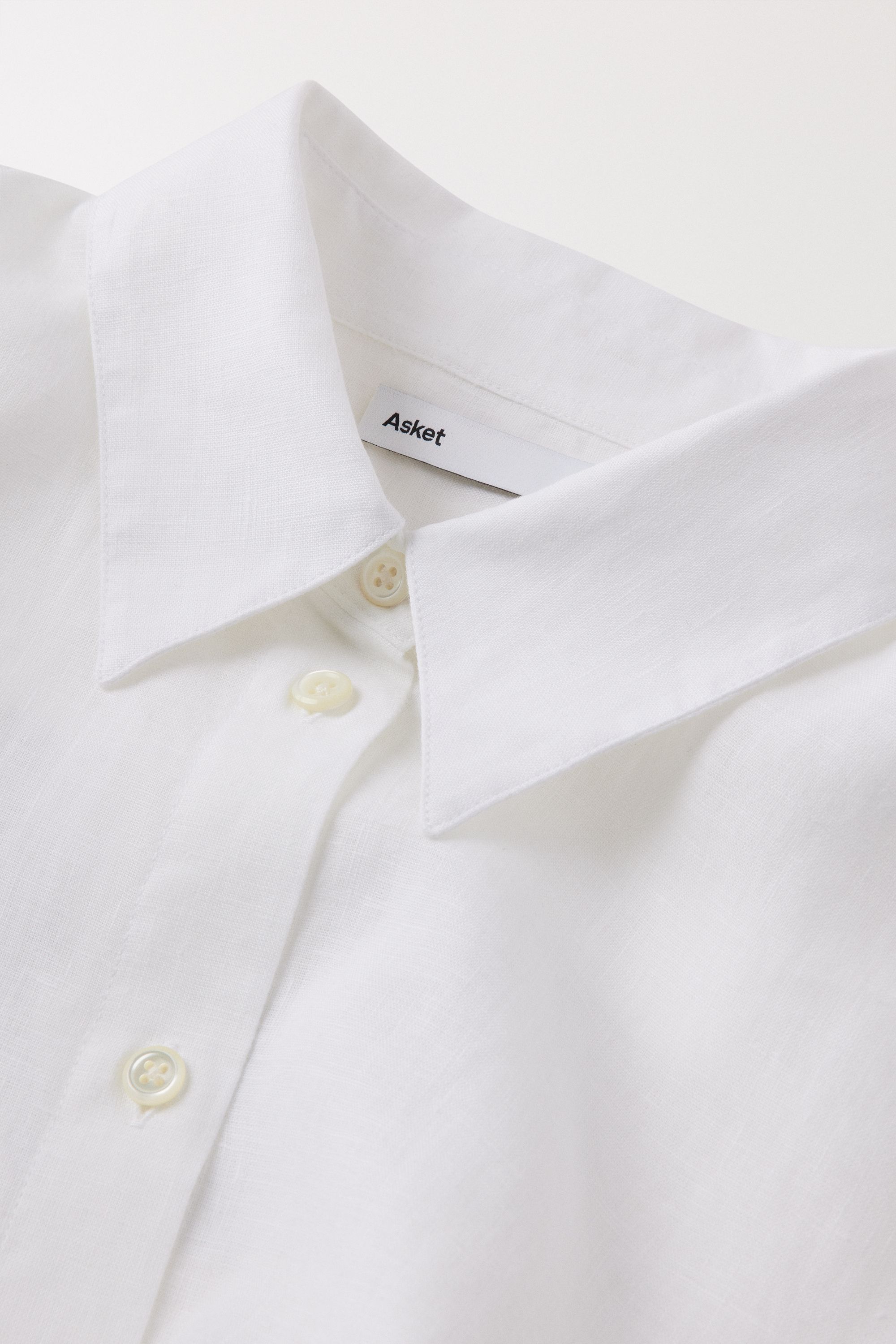 Pointed collar
