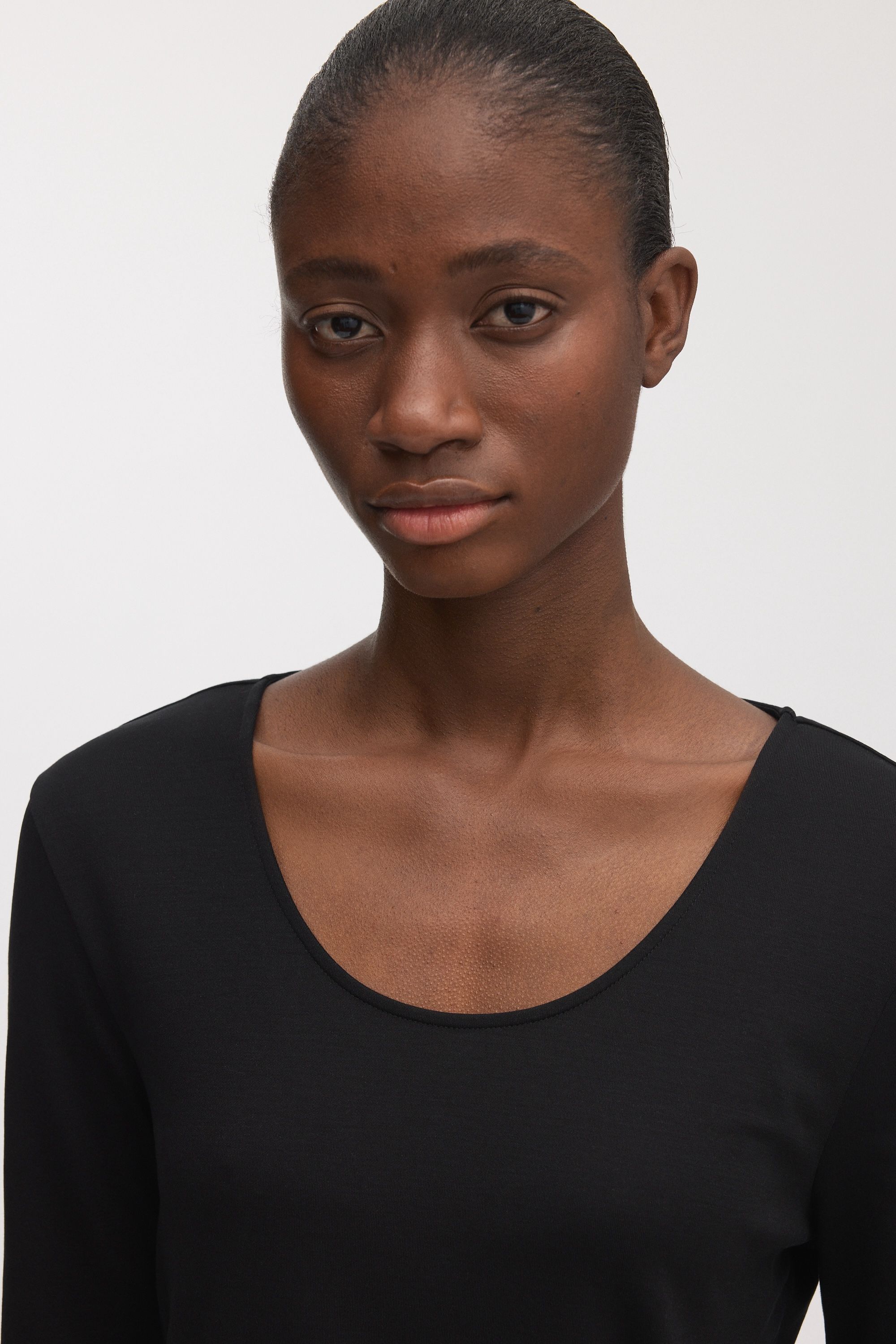 Black Long Sleeve Scoop Neck Top | Tencel™ Lyocell | Asket