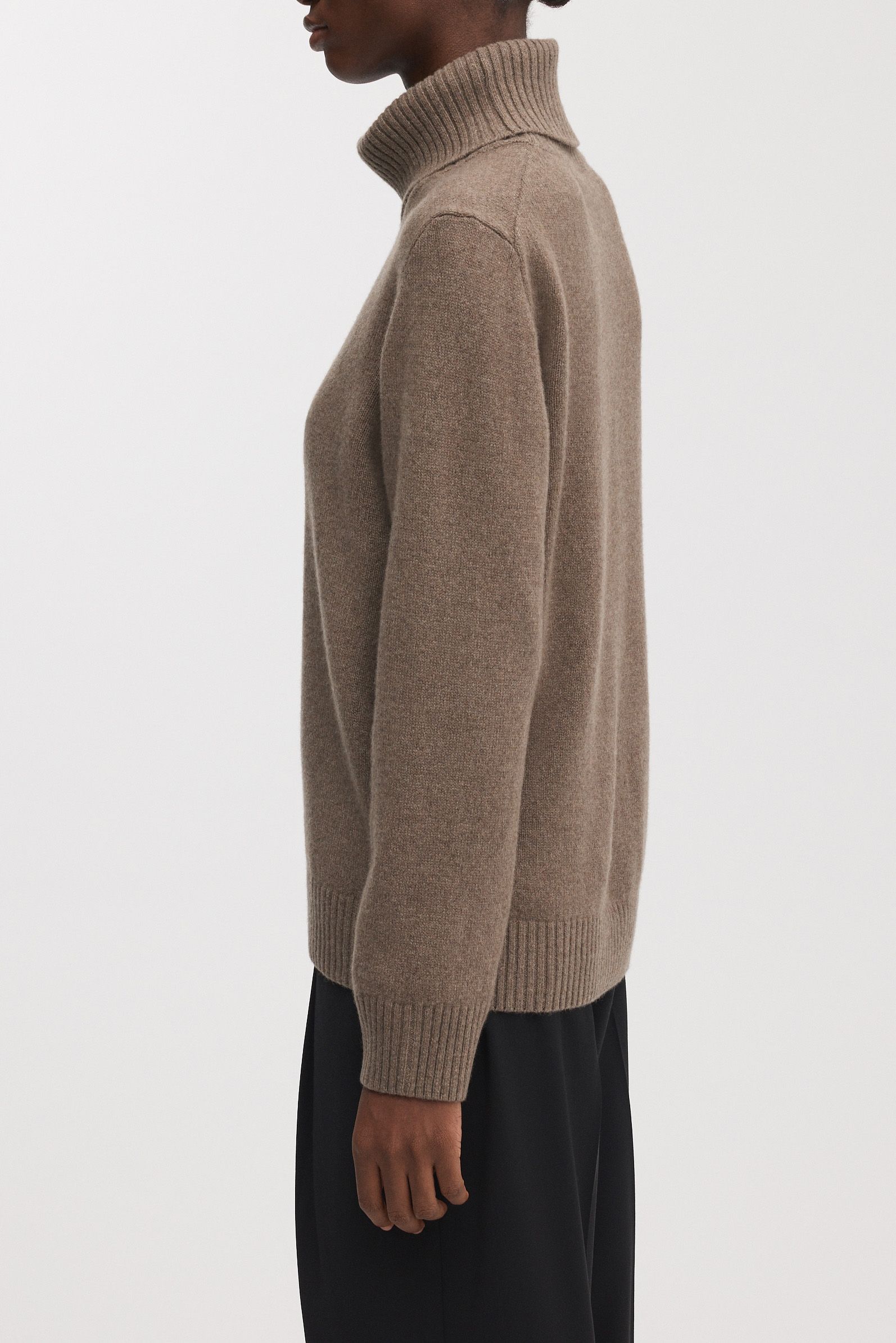 Image number 3 of The Cashmere Roll Neck v1.0 - Archive