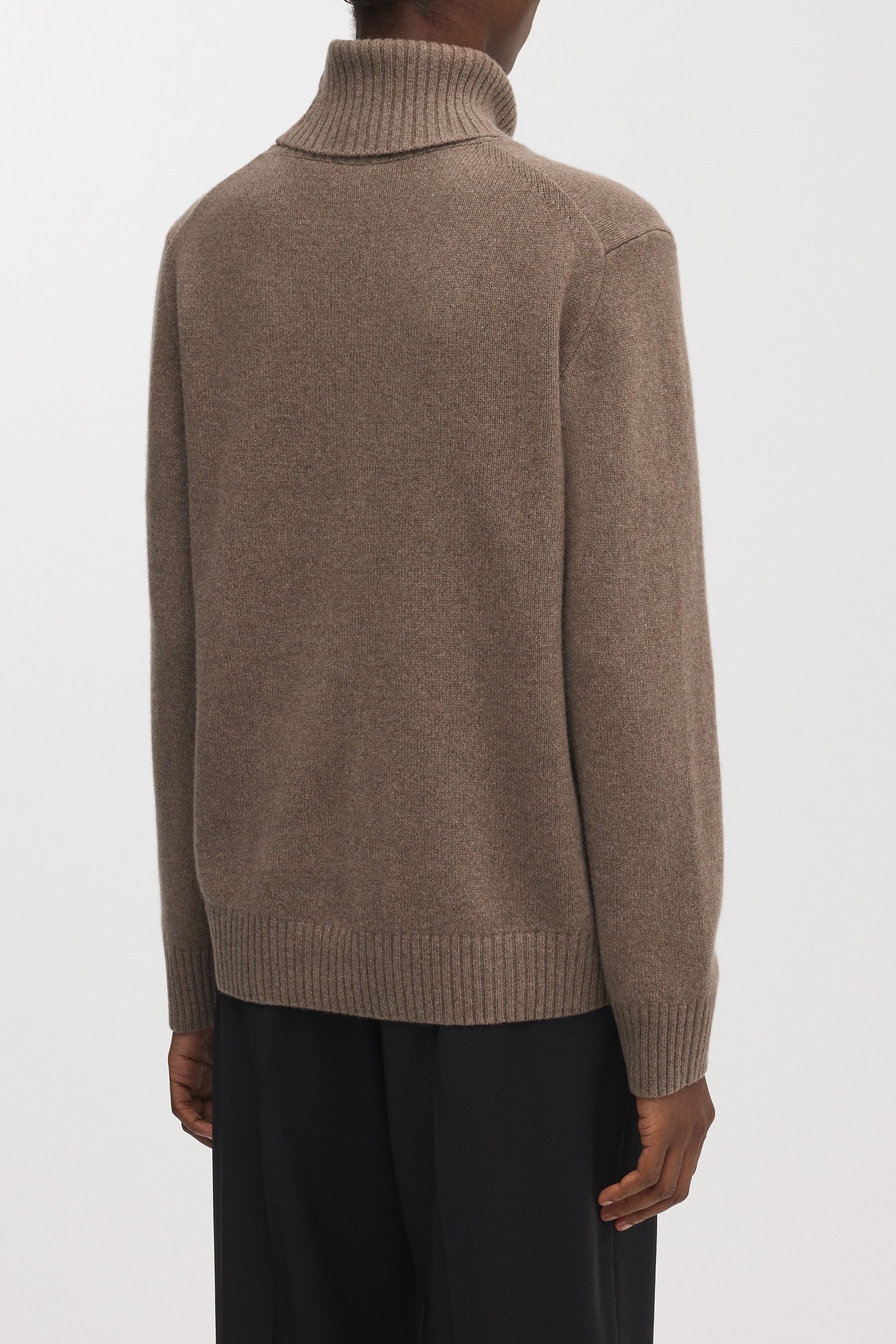 Image number 4 of The Cashmere Roll Neck v1.0 - Archive
