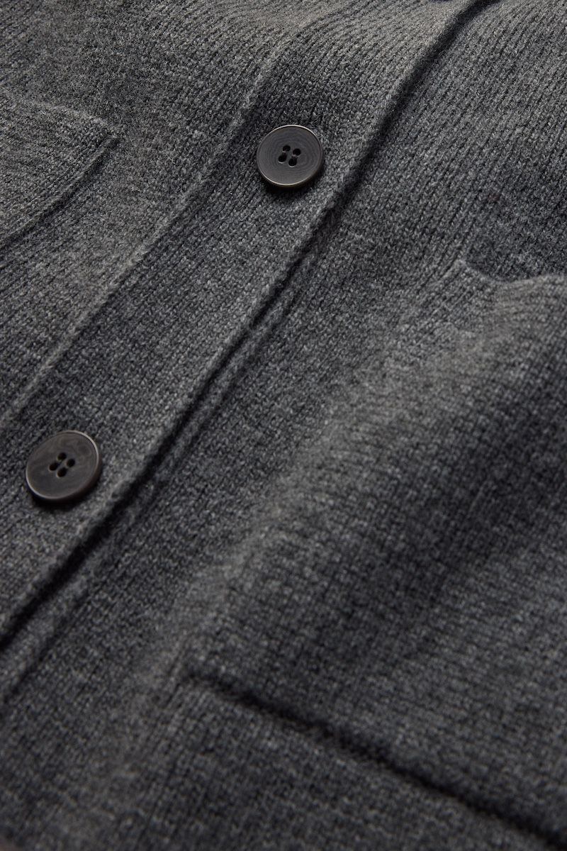 Three button, rib-knitted placket