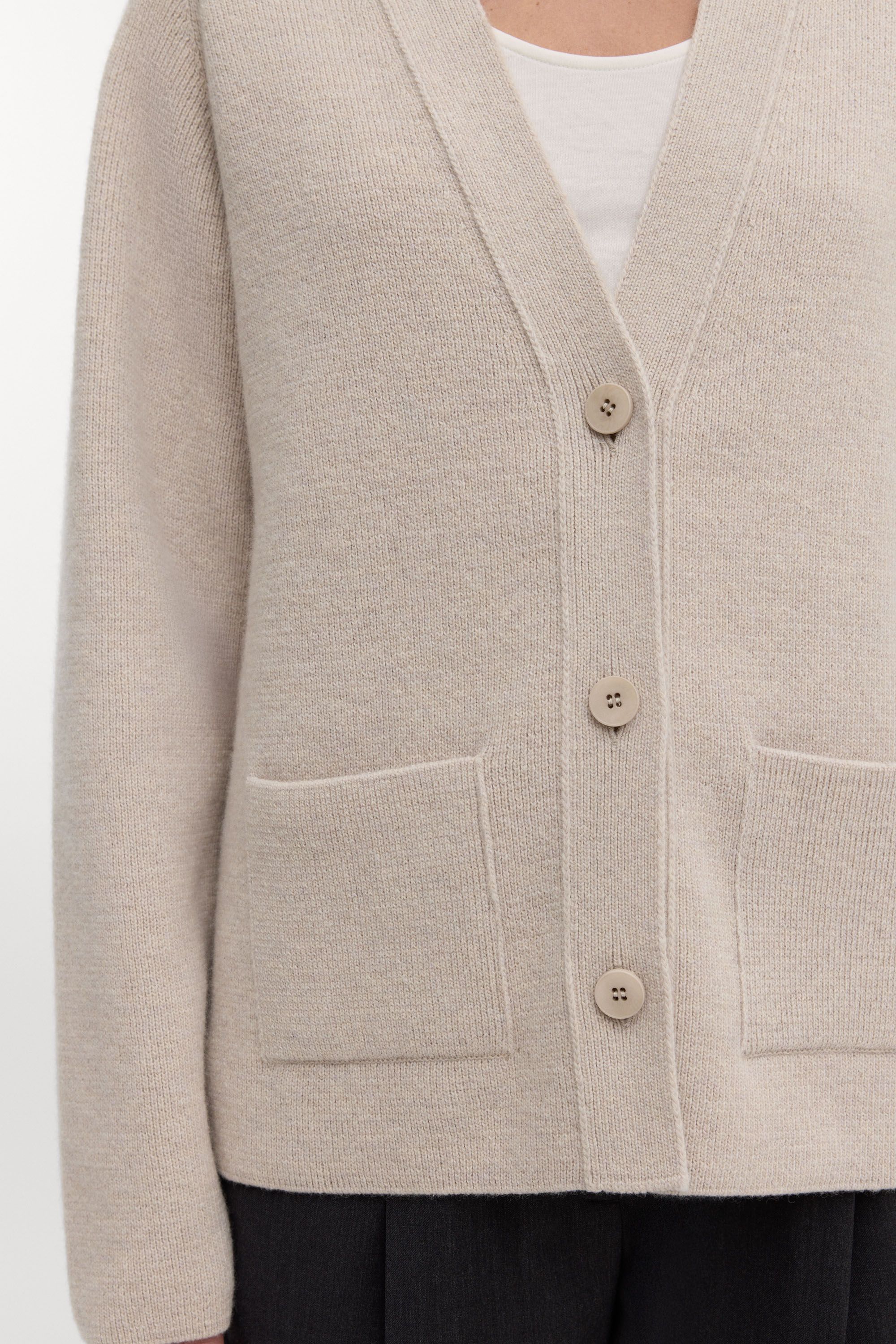 Two front pockets to frame the silhouette