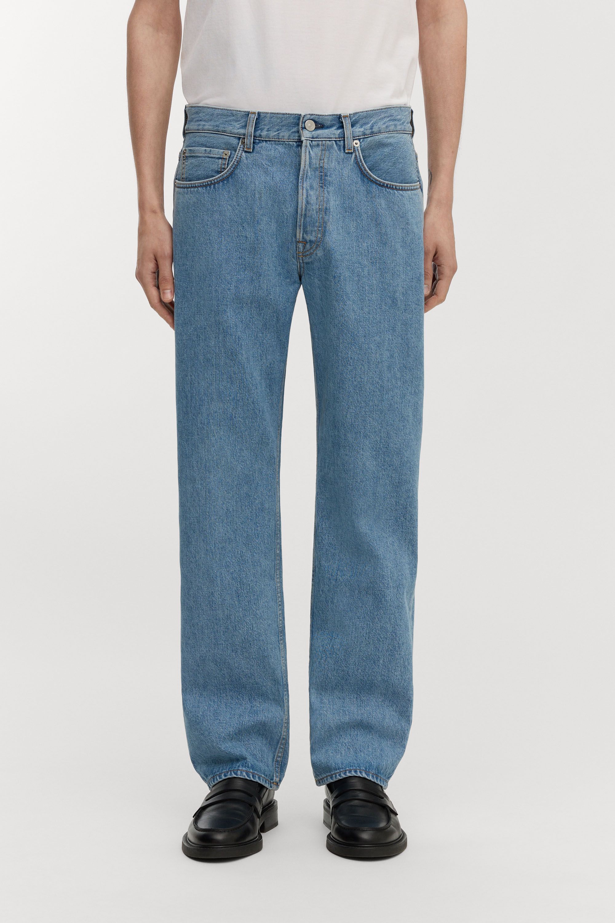 Image number 2 of The Loose Jeans - Coming Soon