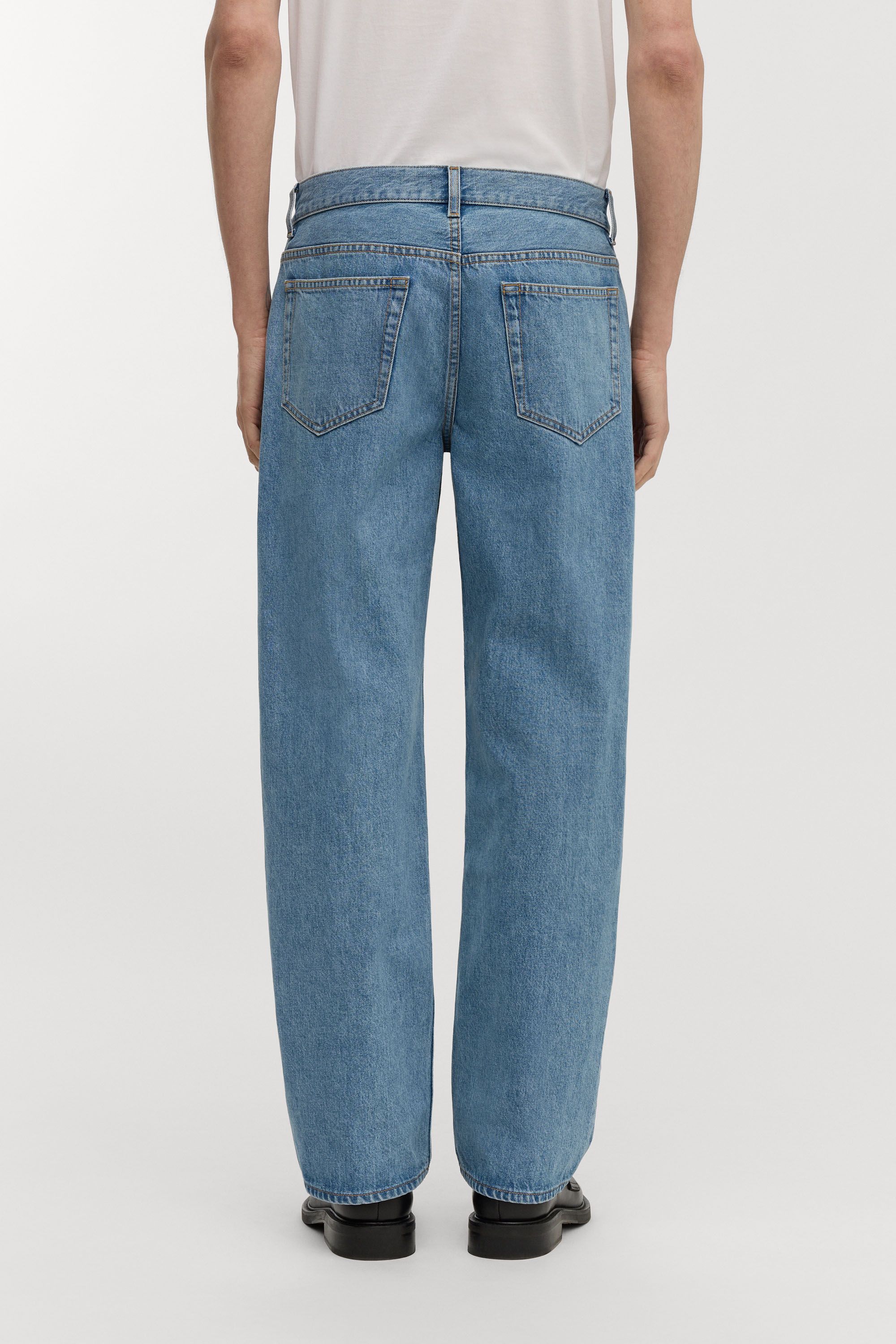 Image number 4 of The Loose Jeans - Coming Soon