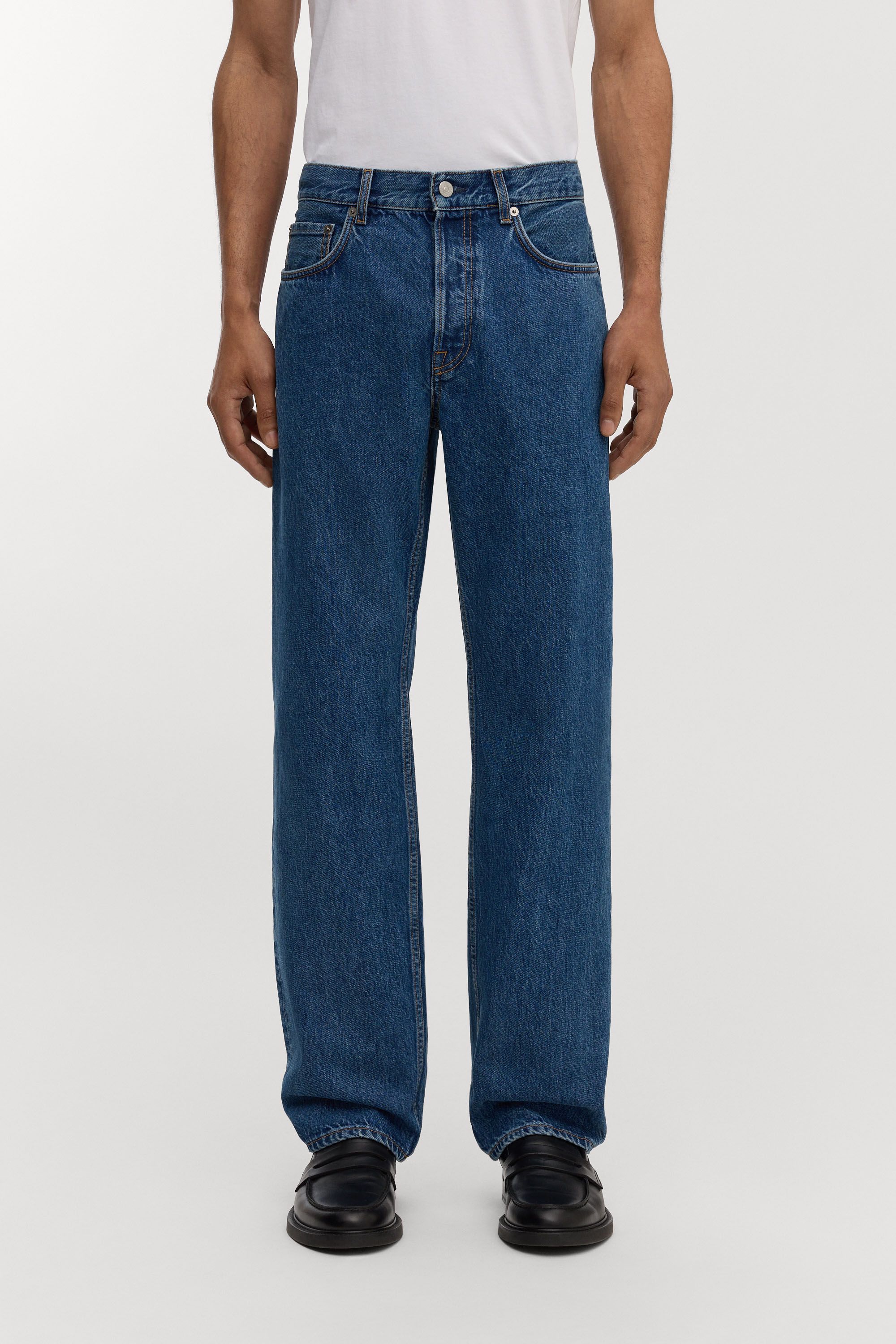 Image number 2 of The Loose Jeans - Coming Soon