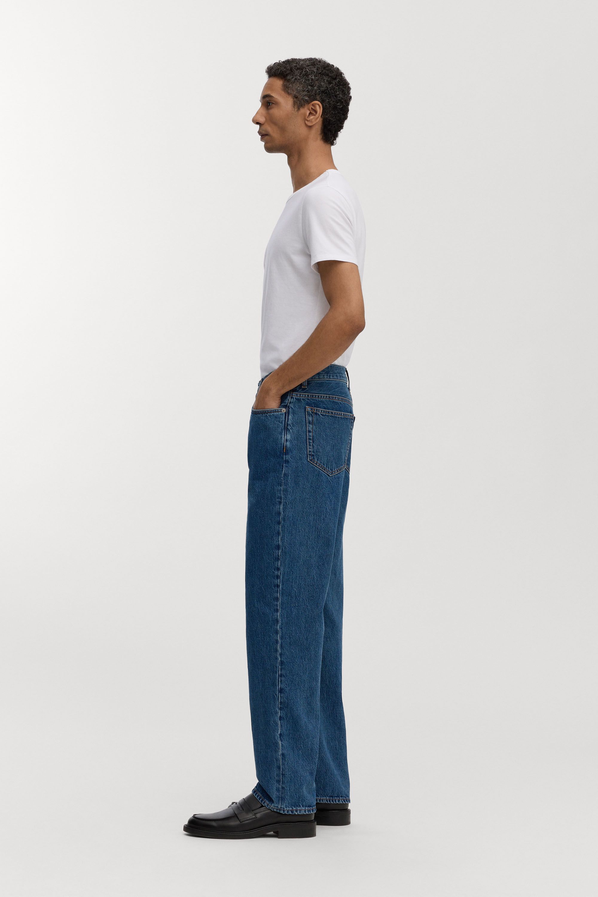 Image number 3 of The Loose Jeans - Coming Soon