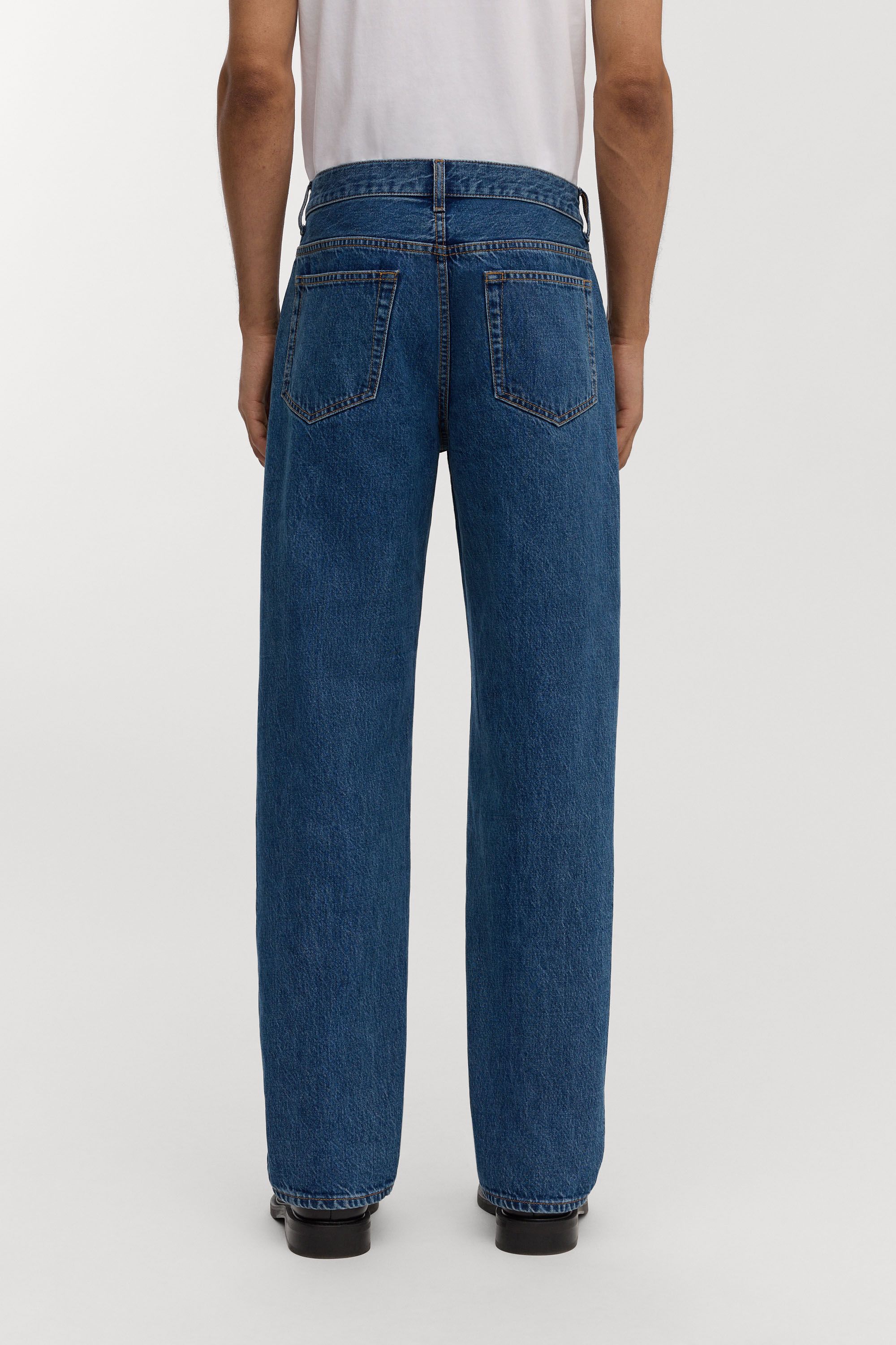 Image number 4 of The Loose Jeans - Coming Soon