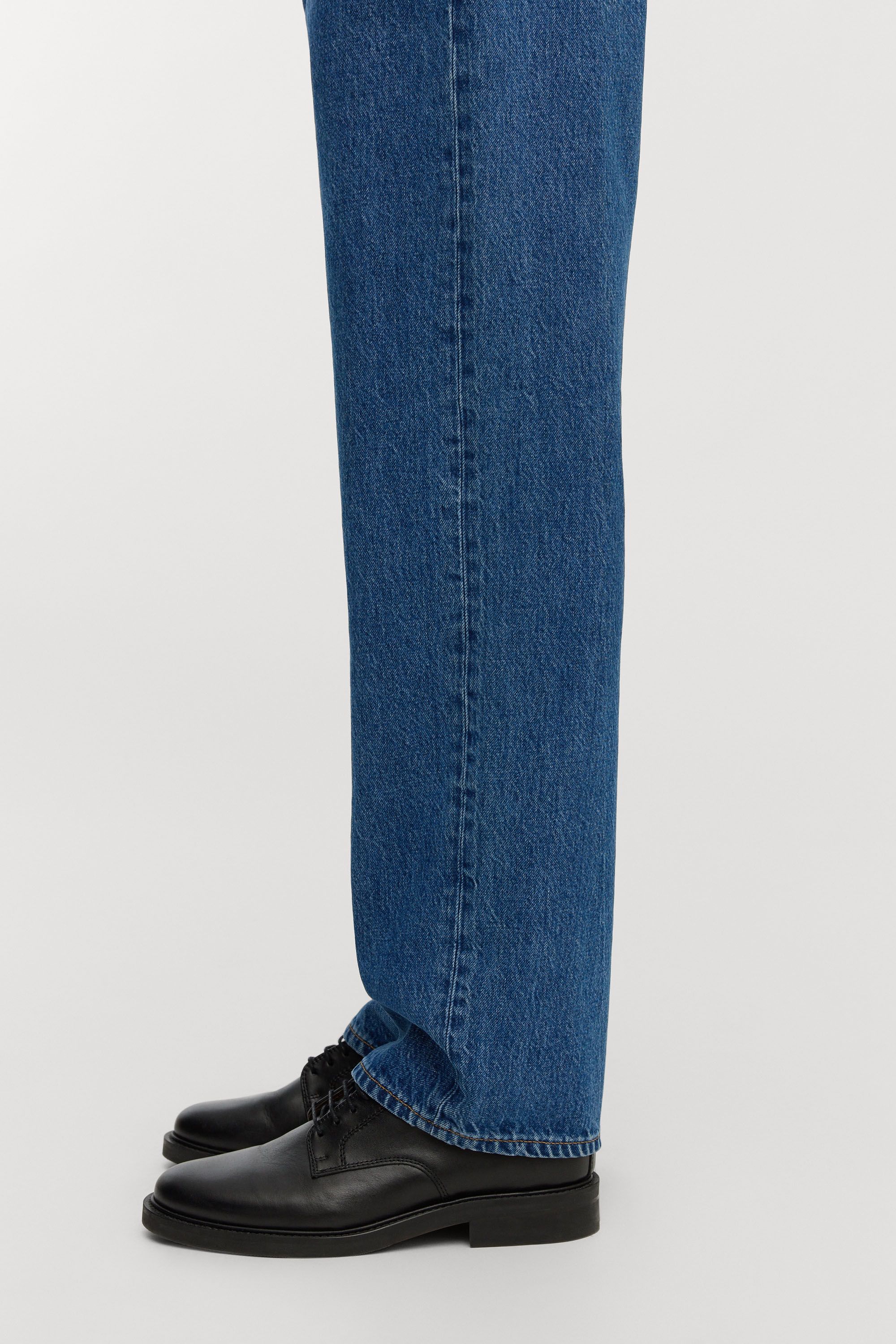 Image number 5 of The Loose Jeans - Coming Soon