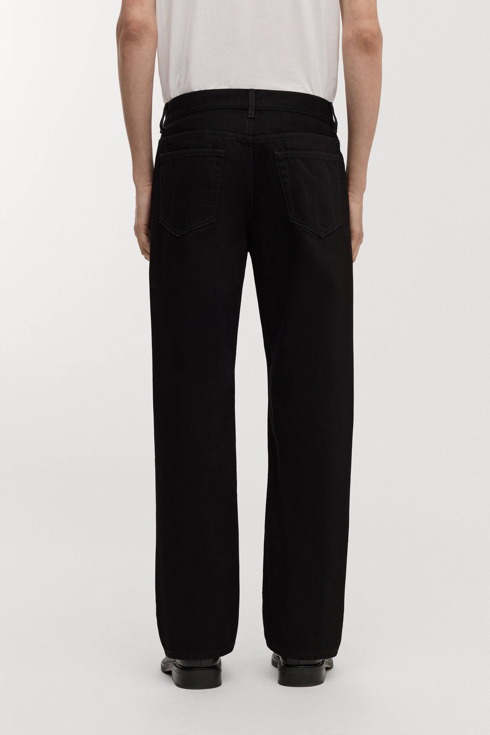 Image number 4 of The Loose Jeans - Coming Soon
