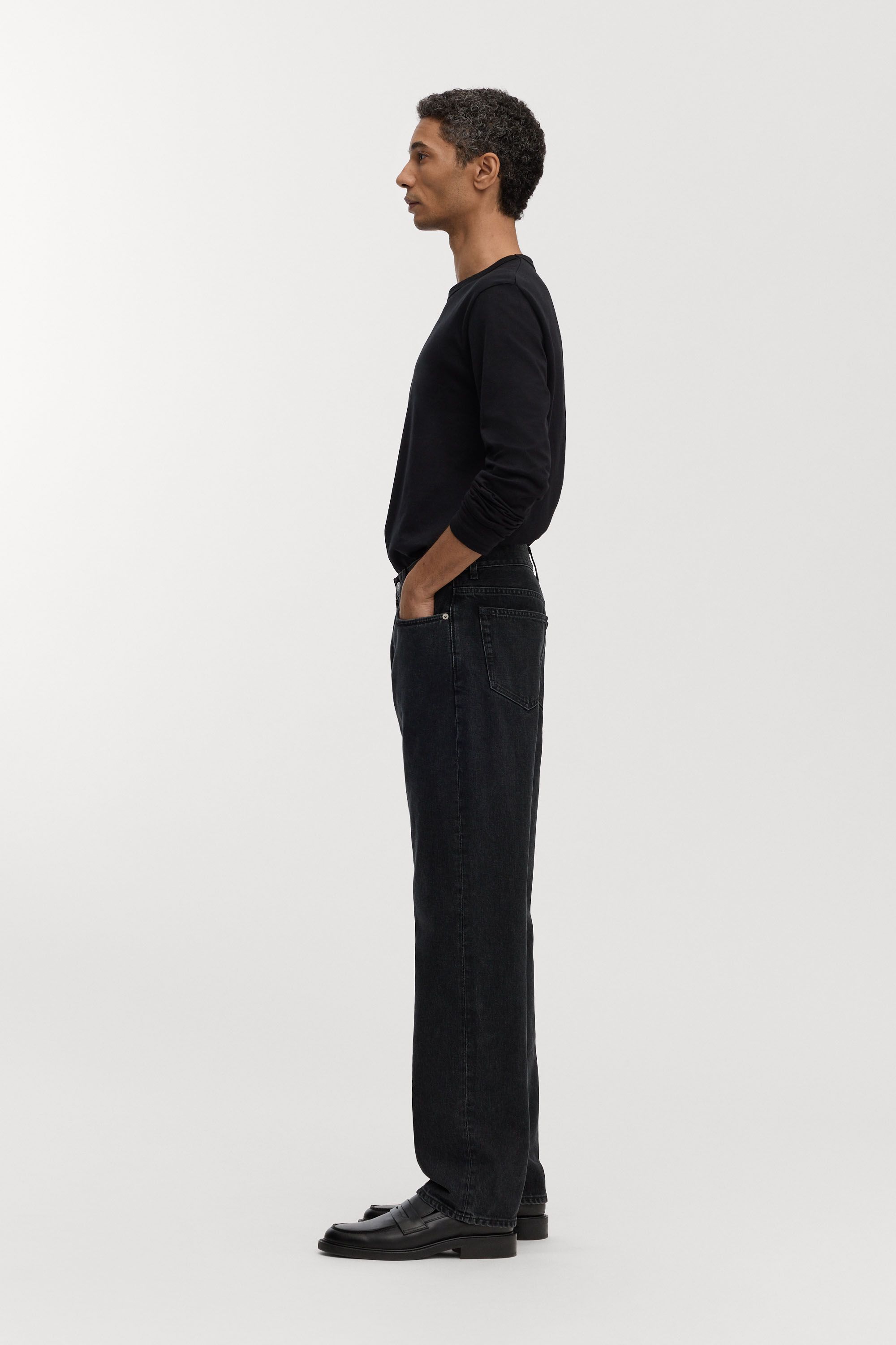 Image number 3 of The Loose Jeans - Coming Soon