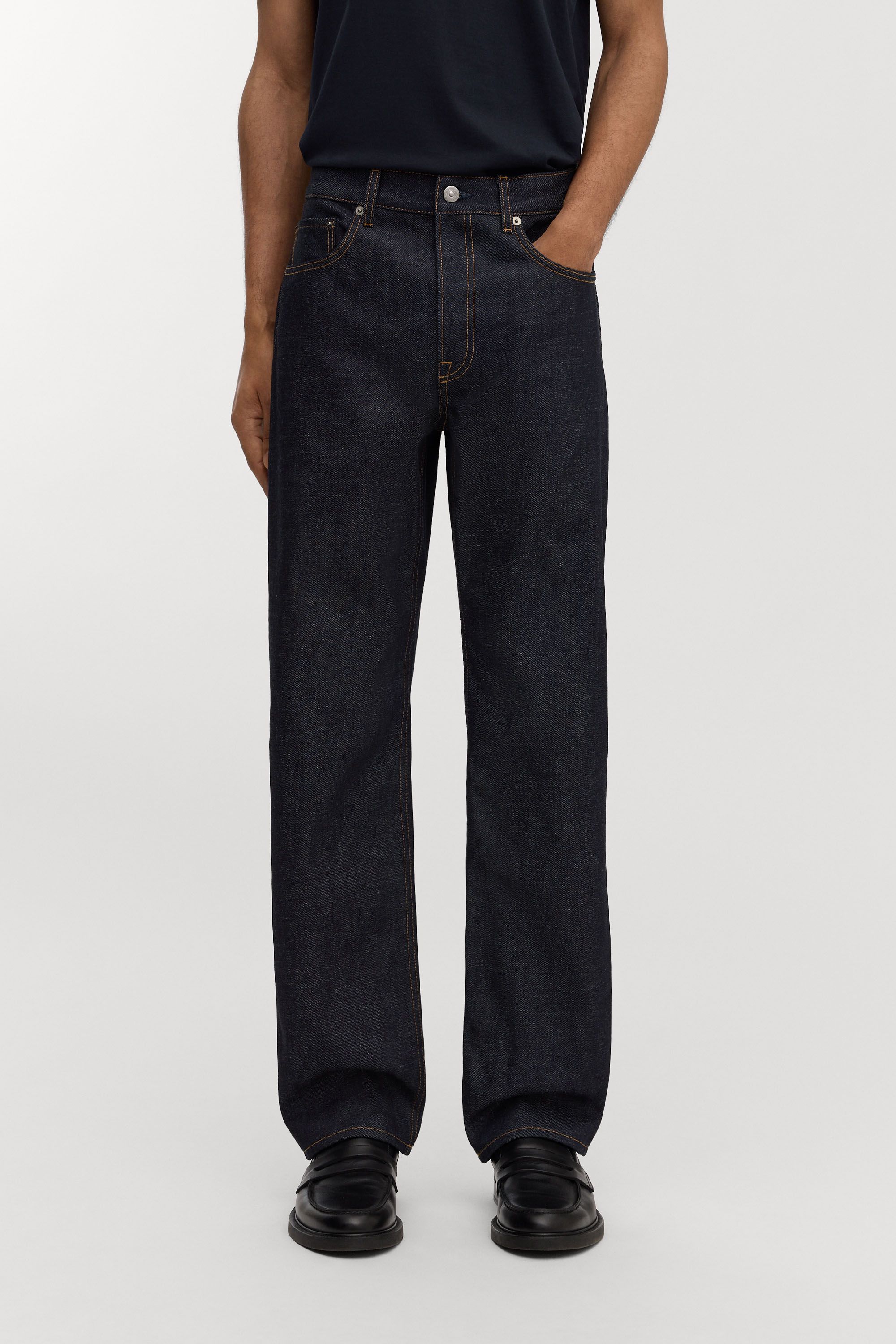 Image number 2 of The Loose Jeans - Coming Soon