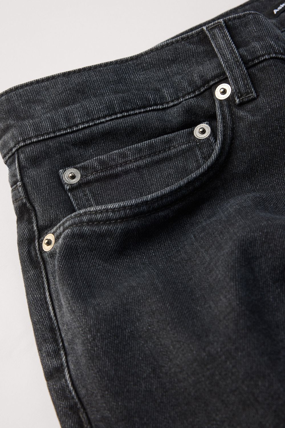 5-pocket design with custom hardware from Berning, Germany