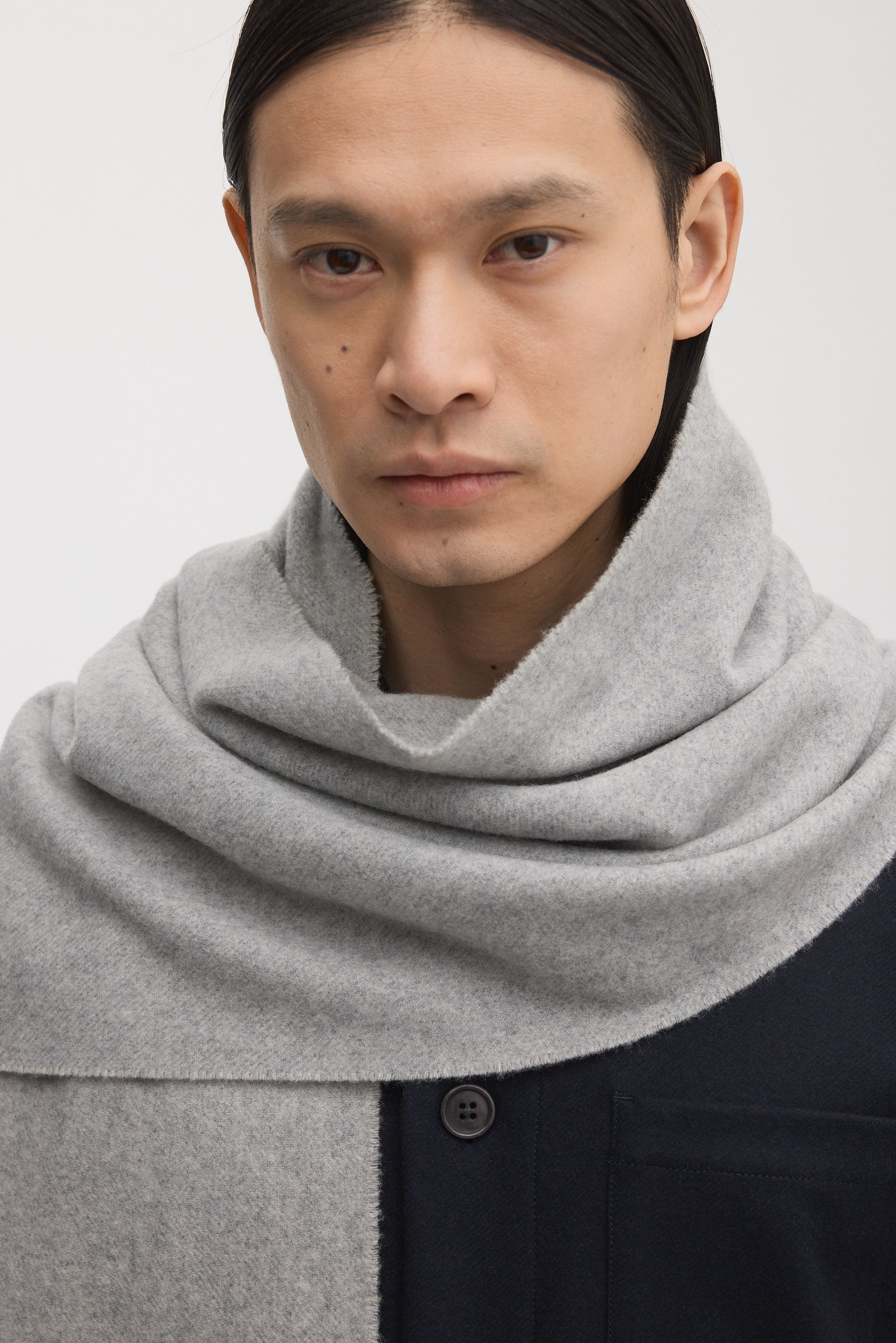 Image number 2 of The Cashmere Wool Scarf