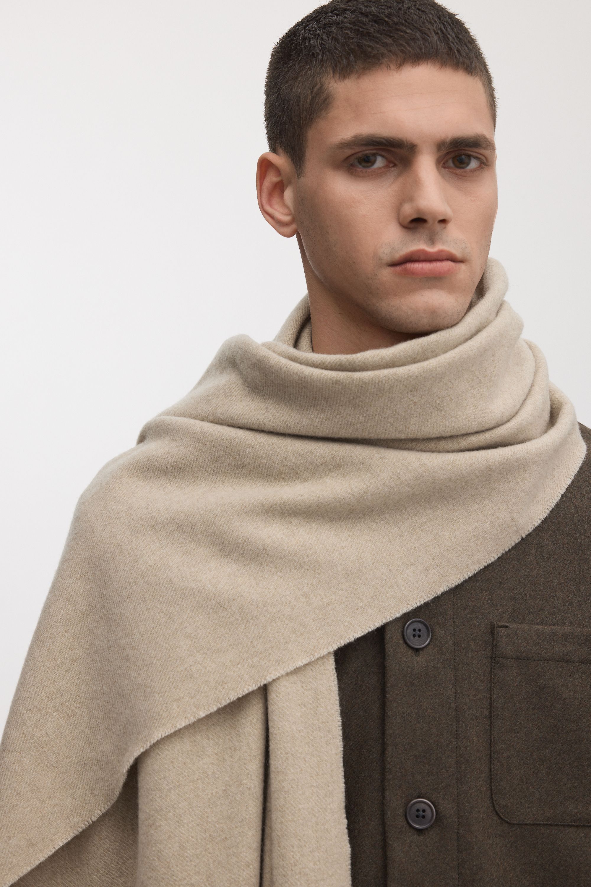 Image number 2 of The Oversized Cashmere Wool Scarf