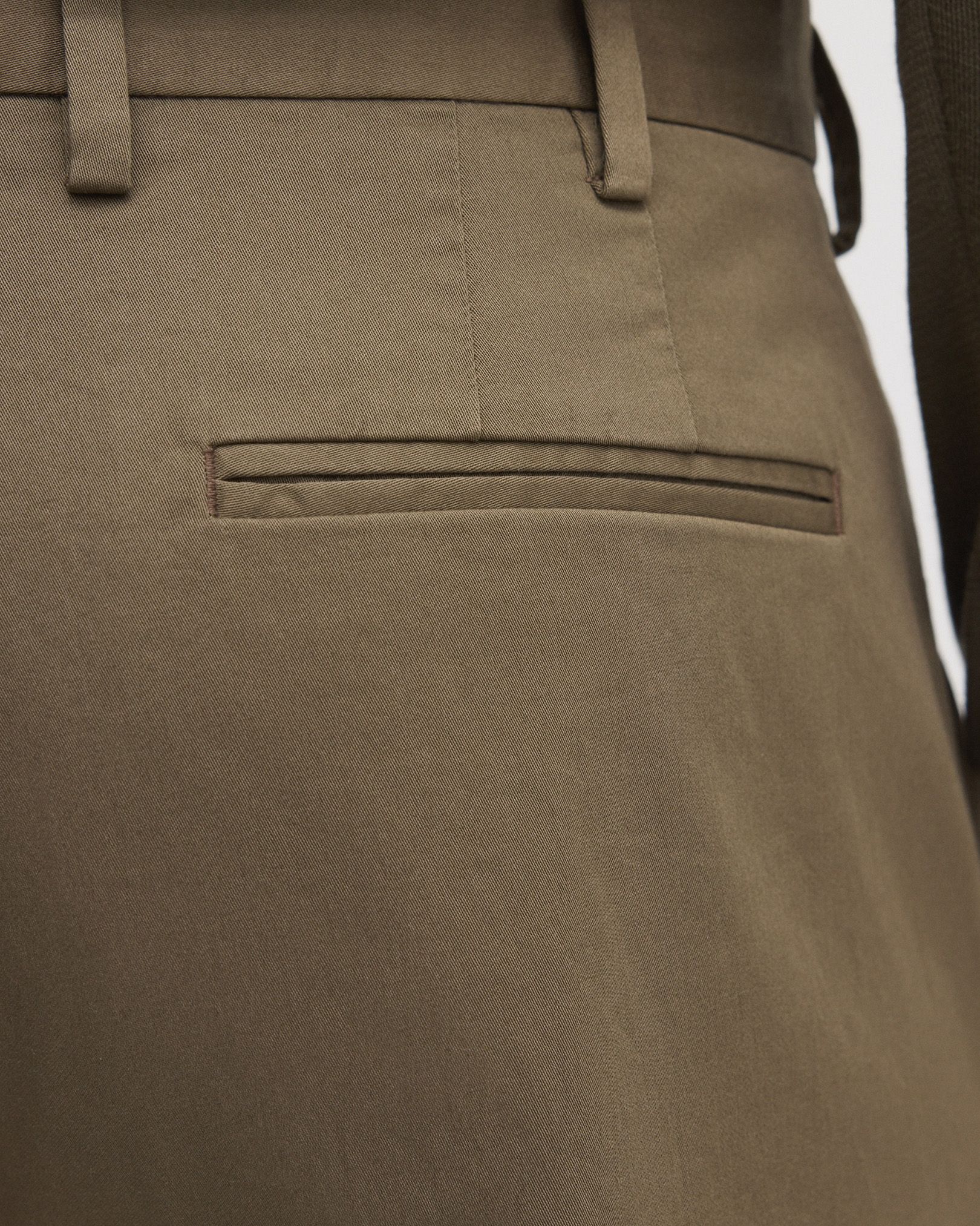 Tonal lining with piped seams