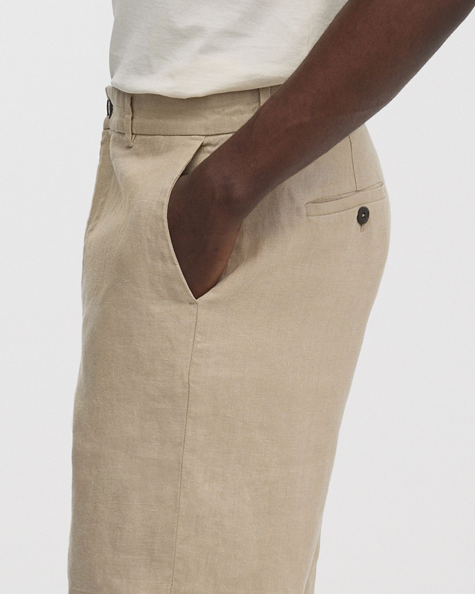Slanted side pockets and welt pockets at back