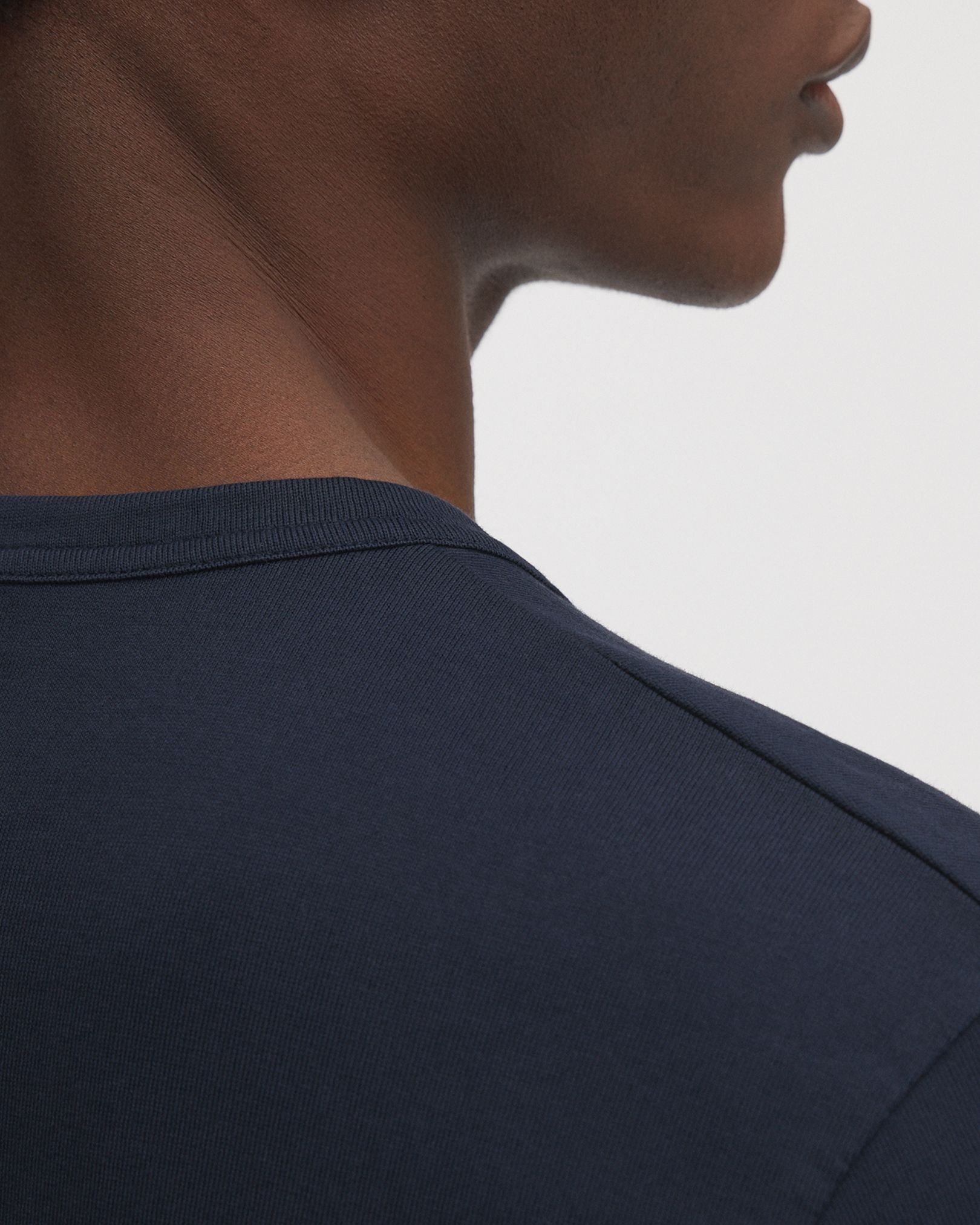 Accentuated body-fabric crew-neck