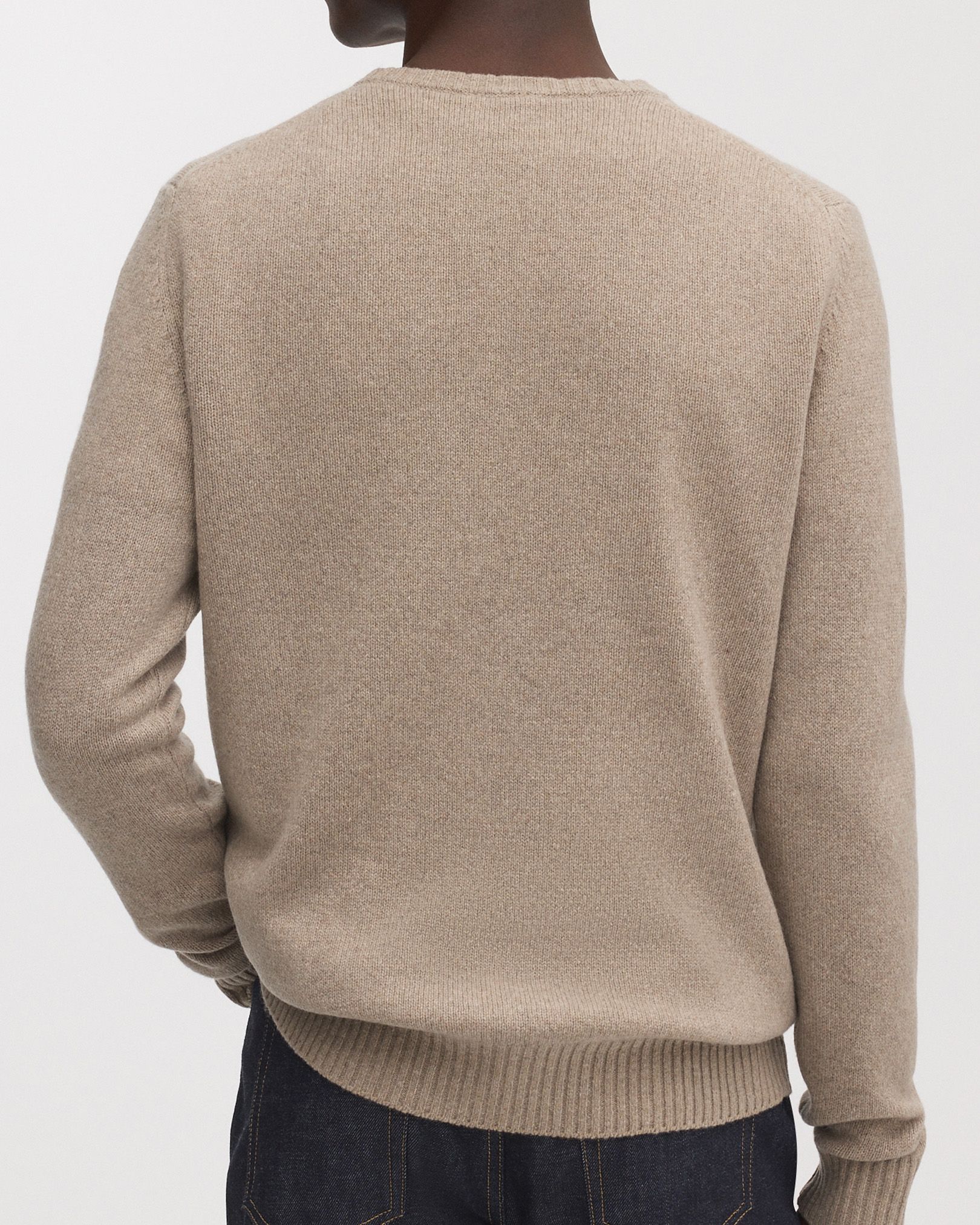 Signature 2x2 rib-knitted, reinforced collar, cuffs and hem