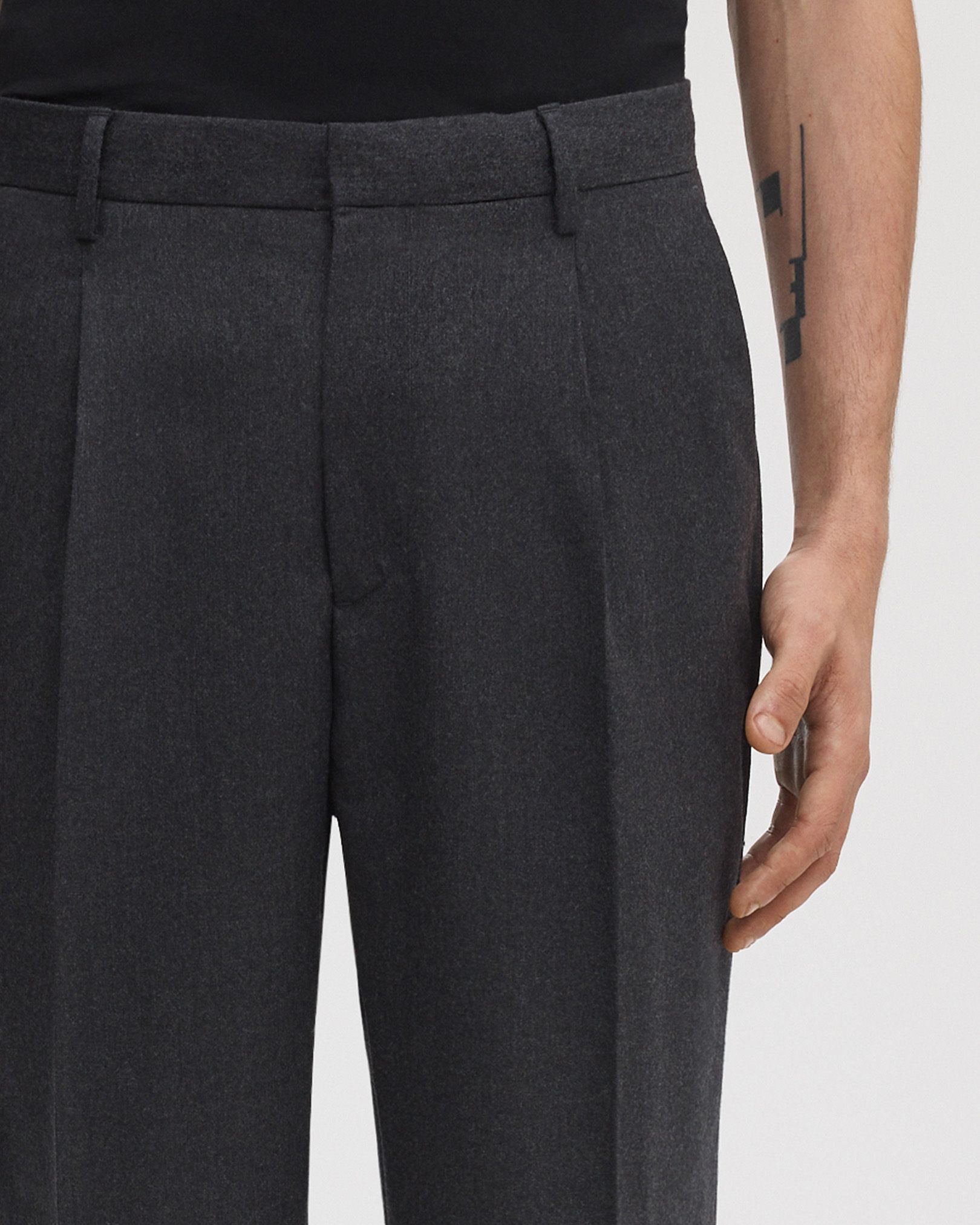 Tailored waistband with hidden hook and button