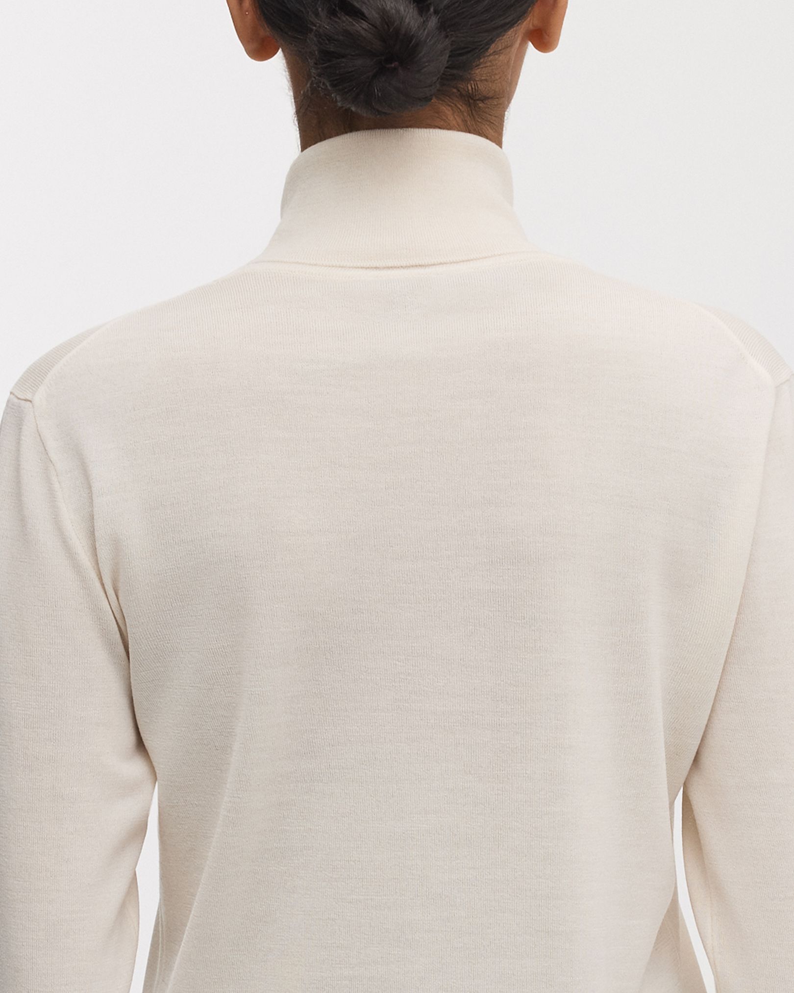 Fine 1x1 rib knitted folded roll neck