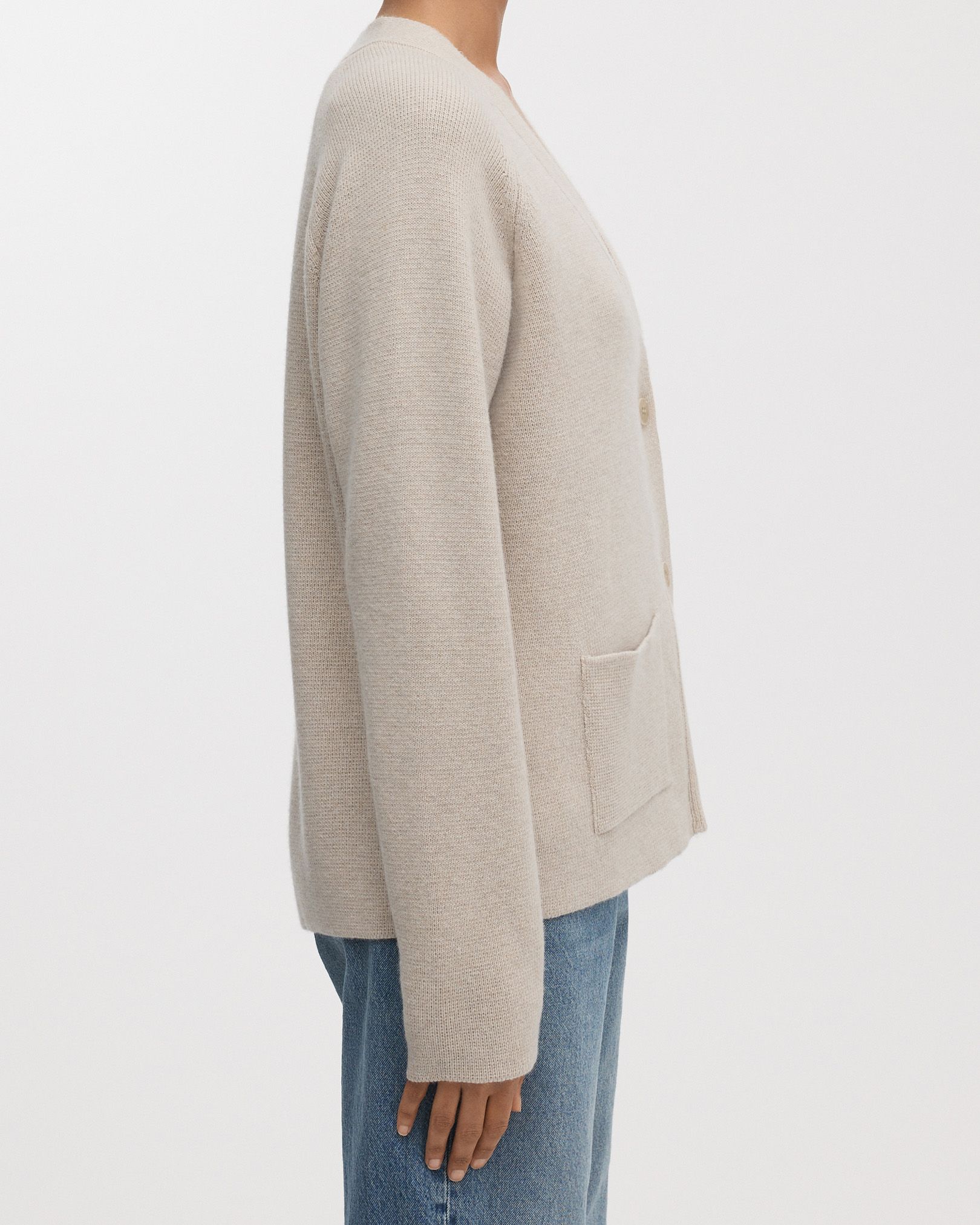 Soft-shaped raglan sleeves