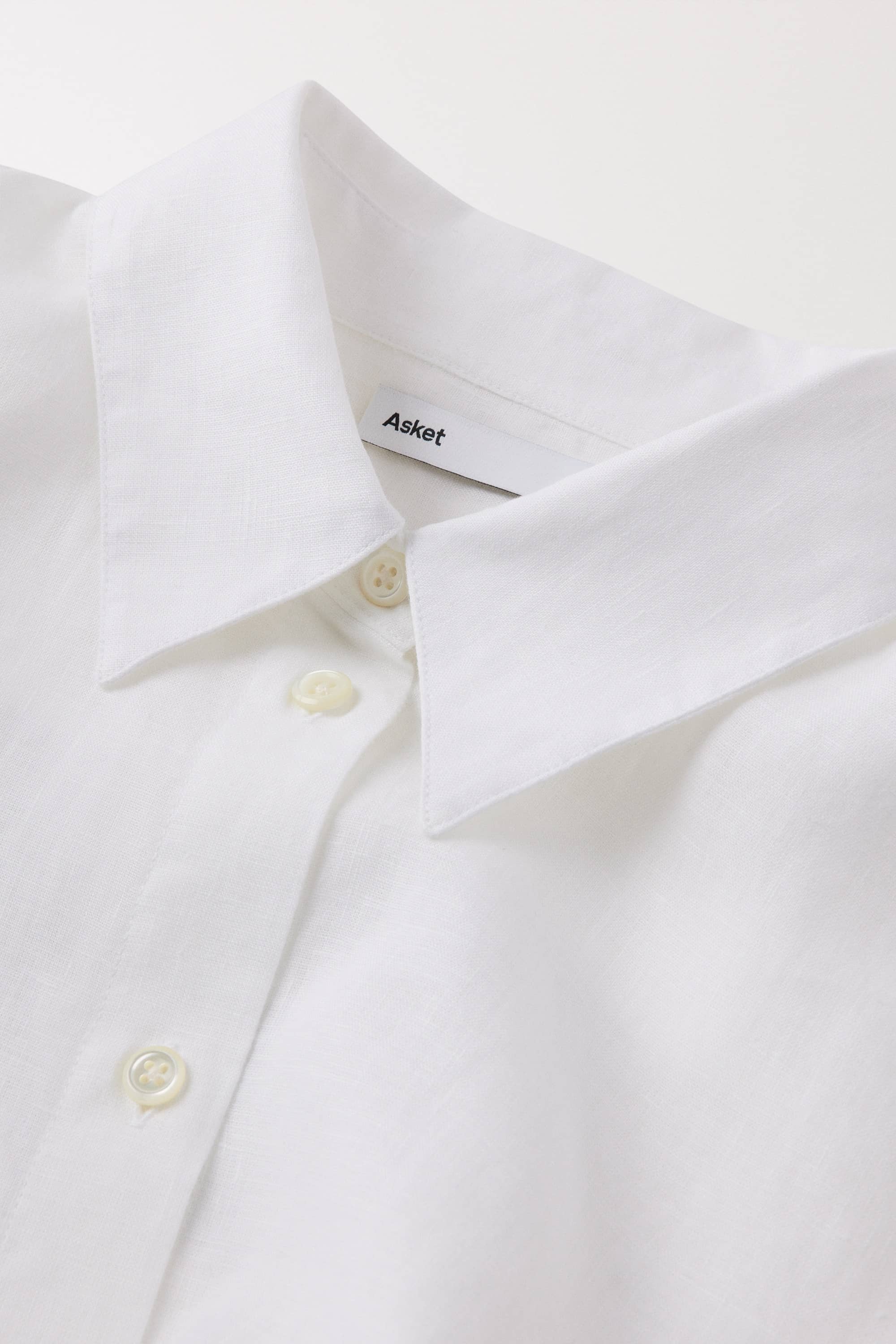Pointed collar
