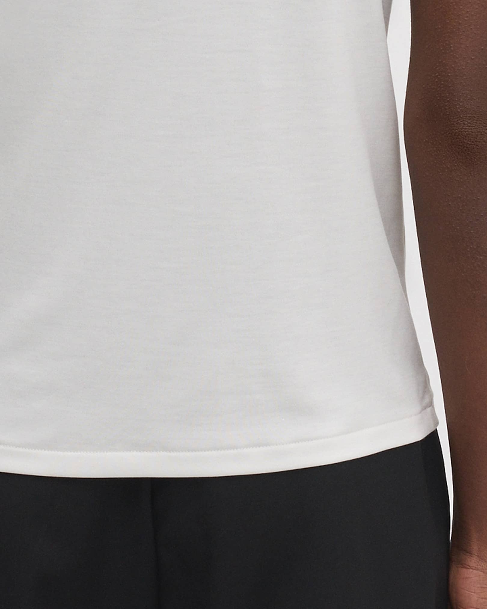 Fine, single-needle coverstitch at hems and cuffs