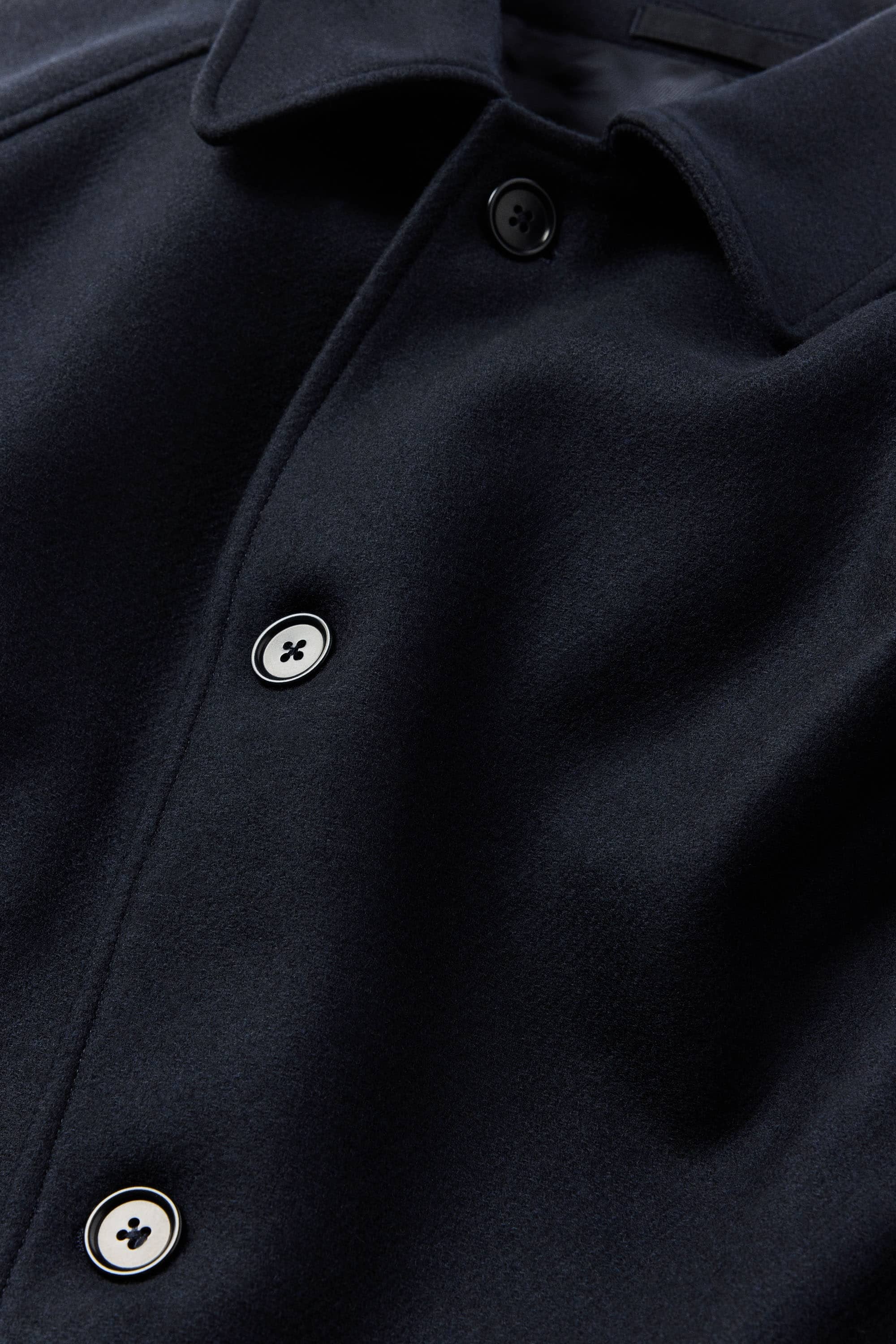 Visible front closure with corozo buttons
