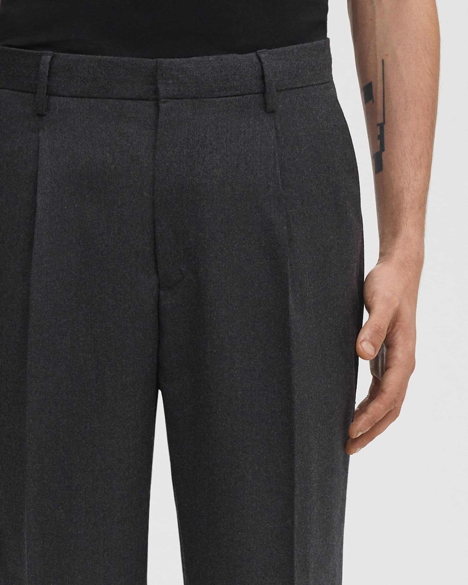 Tailored waistband with hidden hook and button