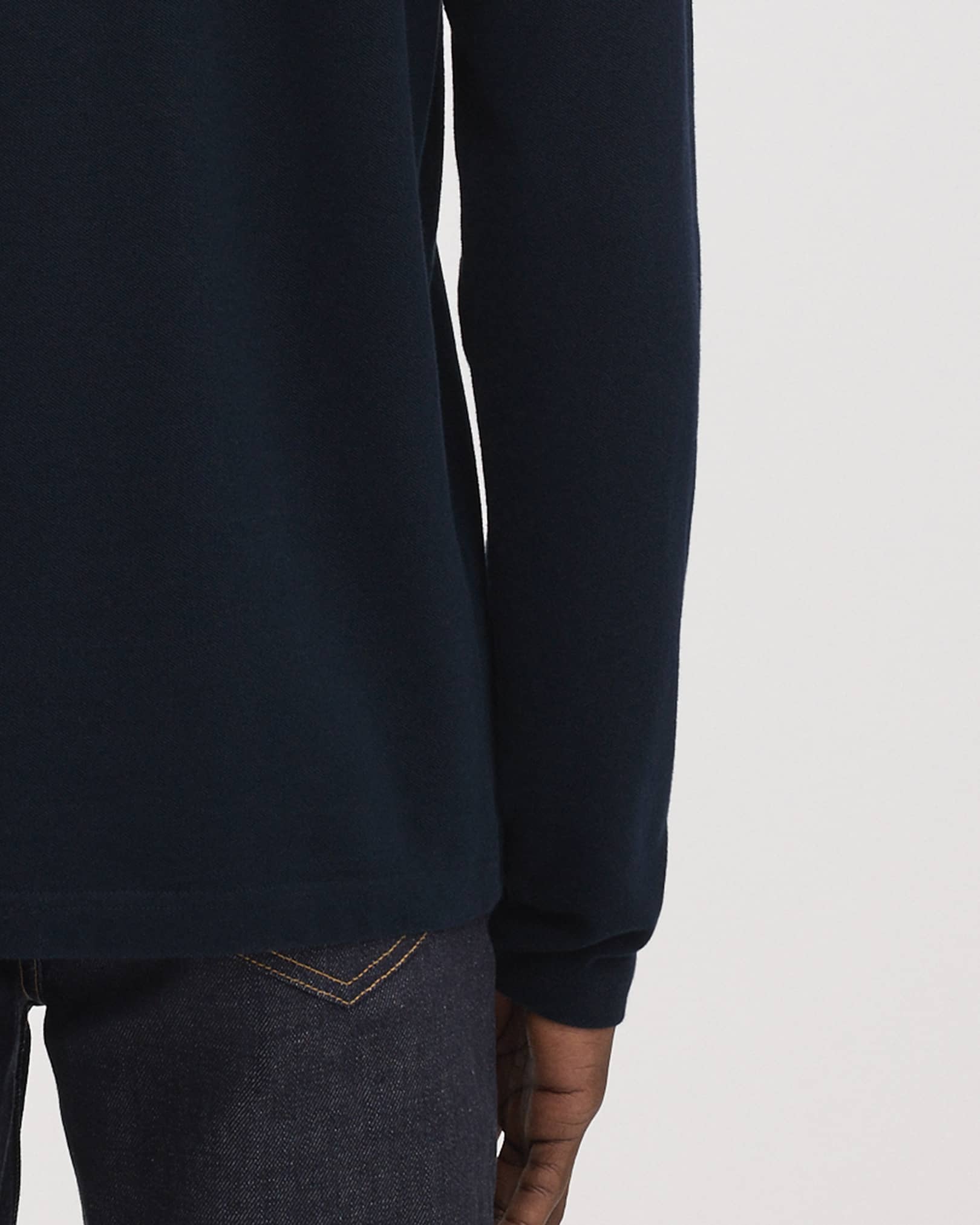 Fine 1x1 rib-knitted collar and cuffs