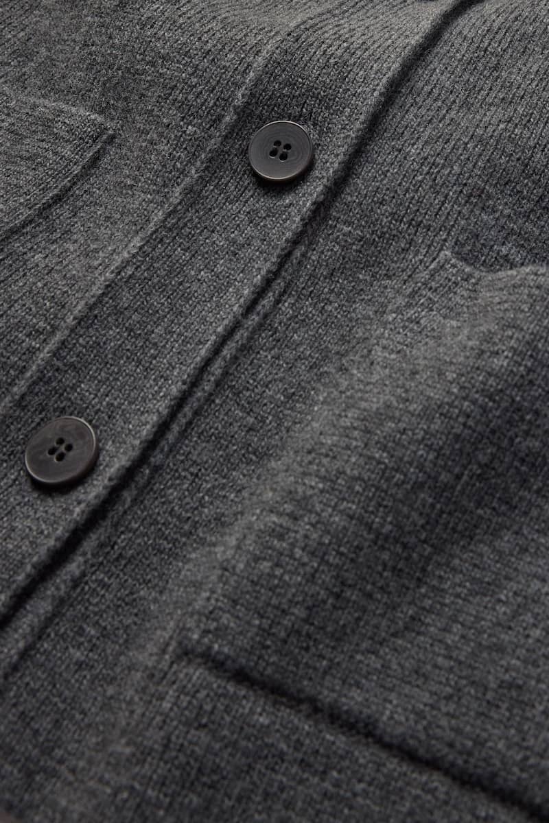 Three button, rib-knitted placket