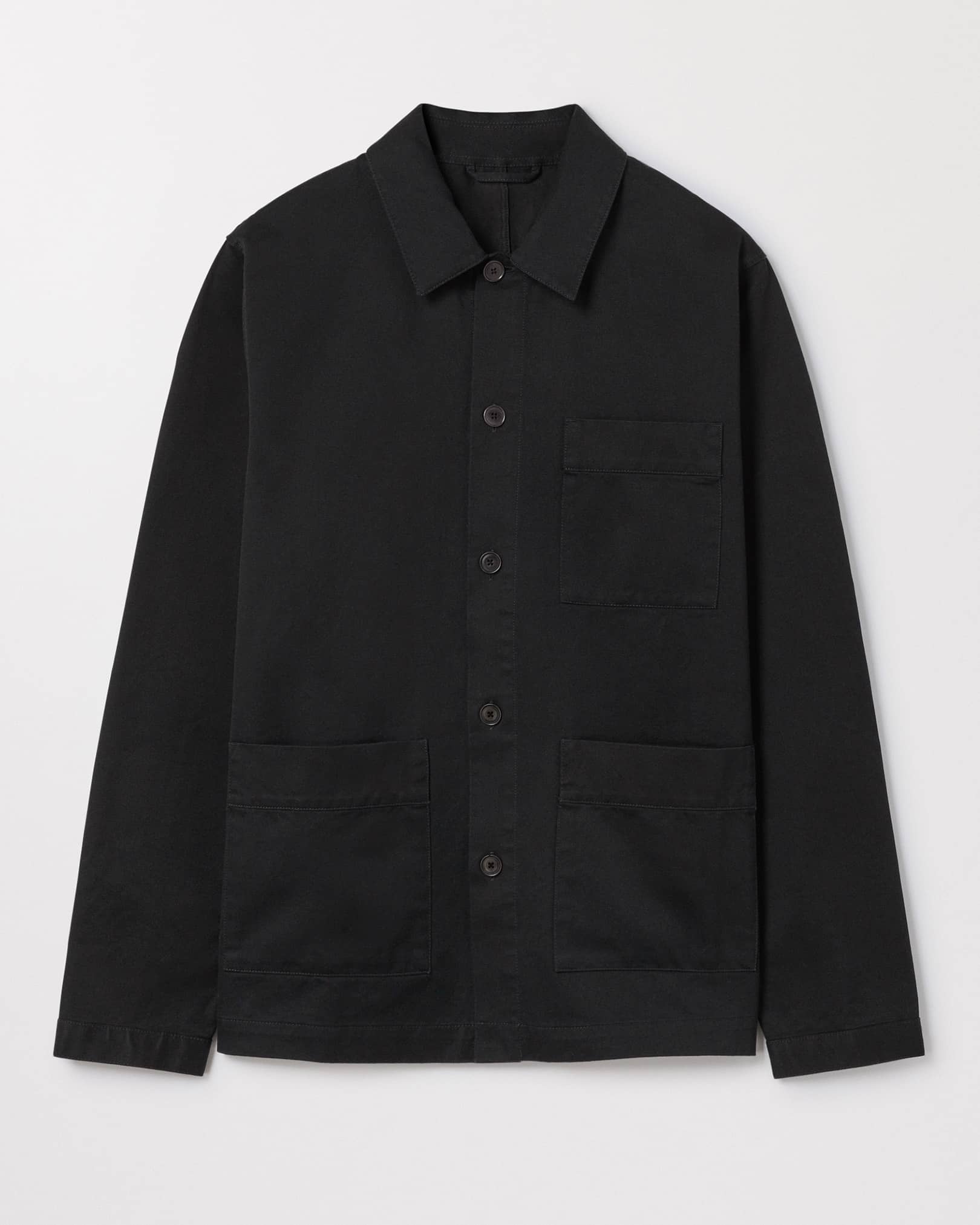Traditional 3-patch pocket placement at front