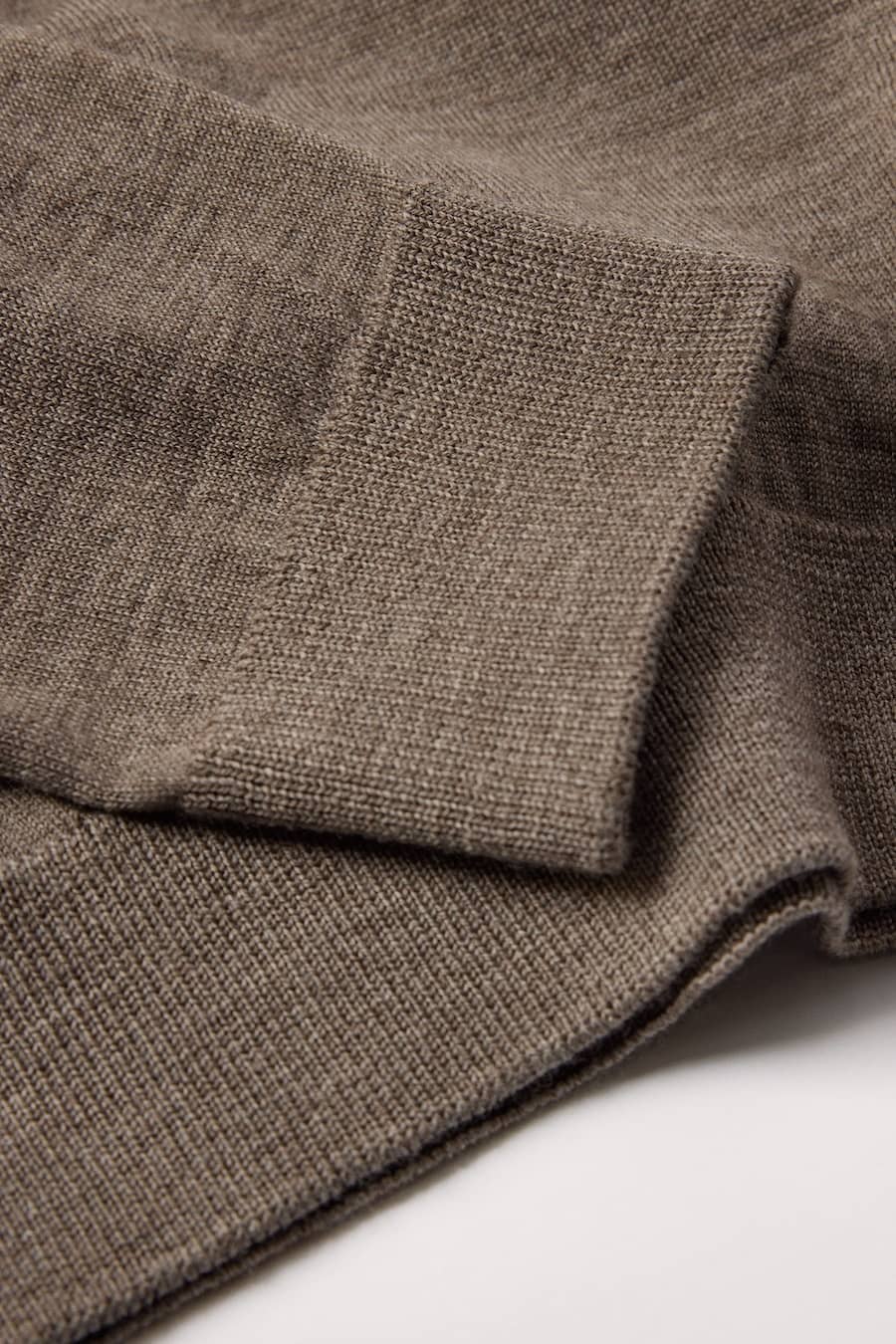 Neat 1x1 rib on hem and cuffs