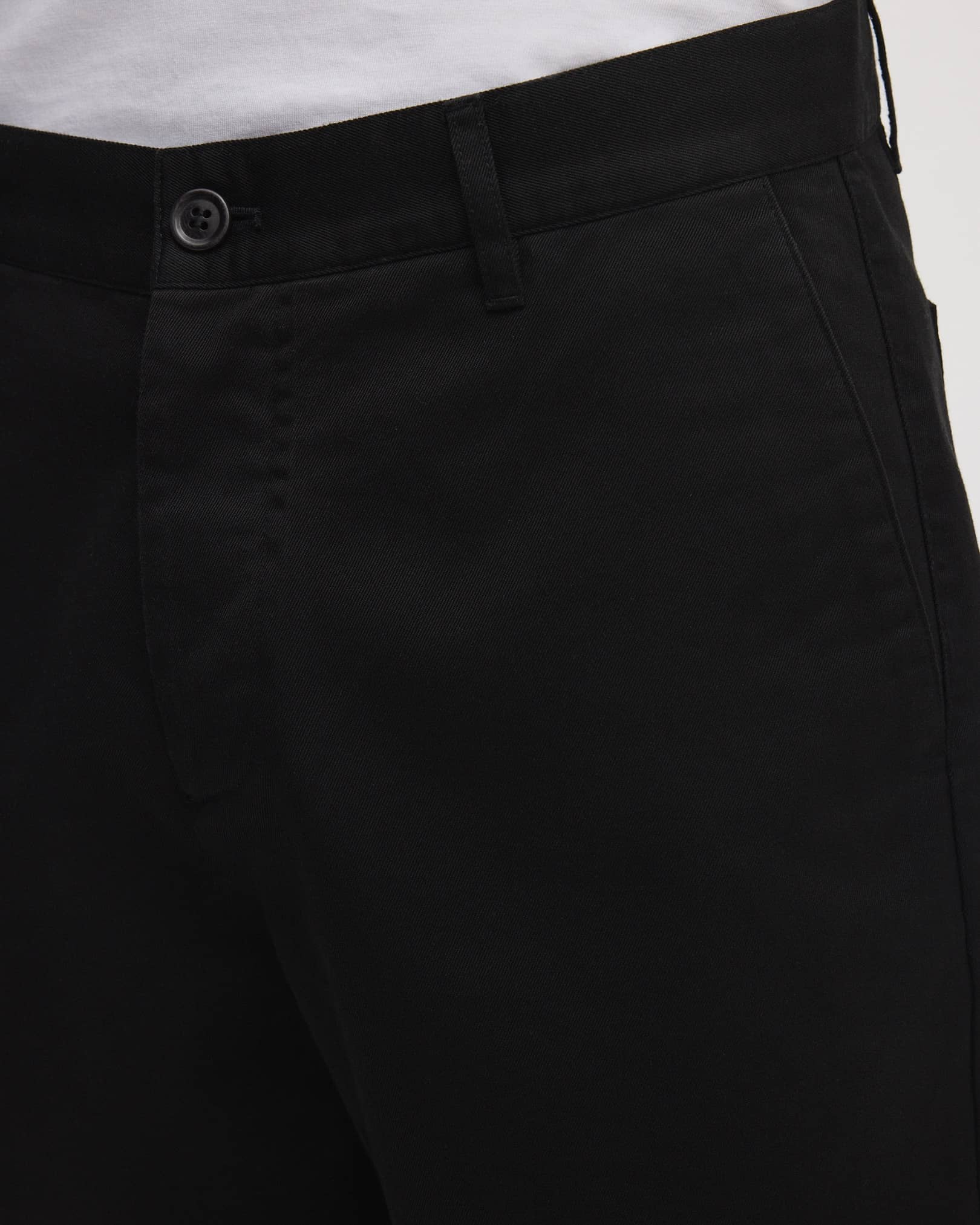 Clean waistband with corozo buttons closure