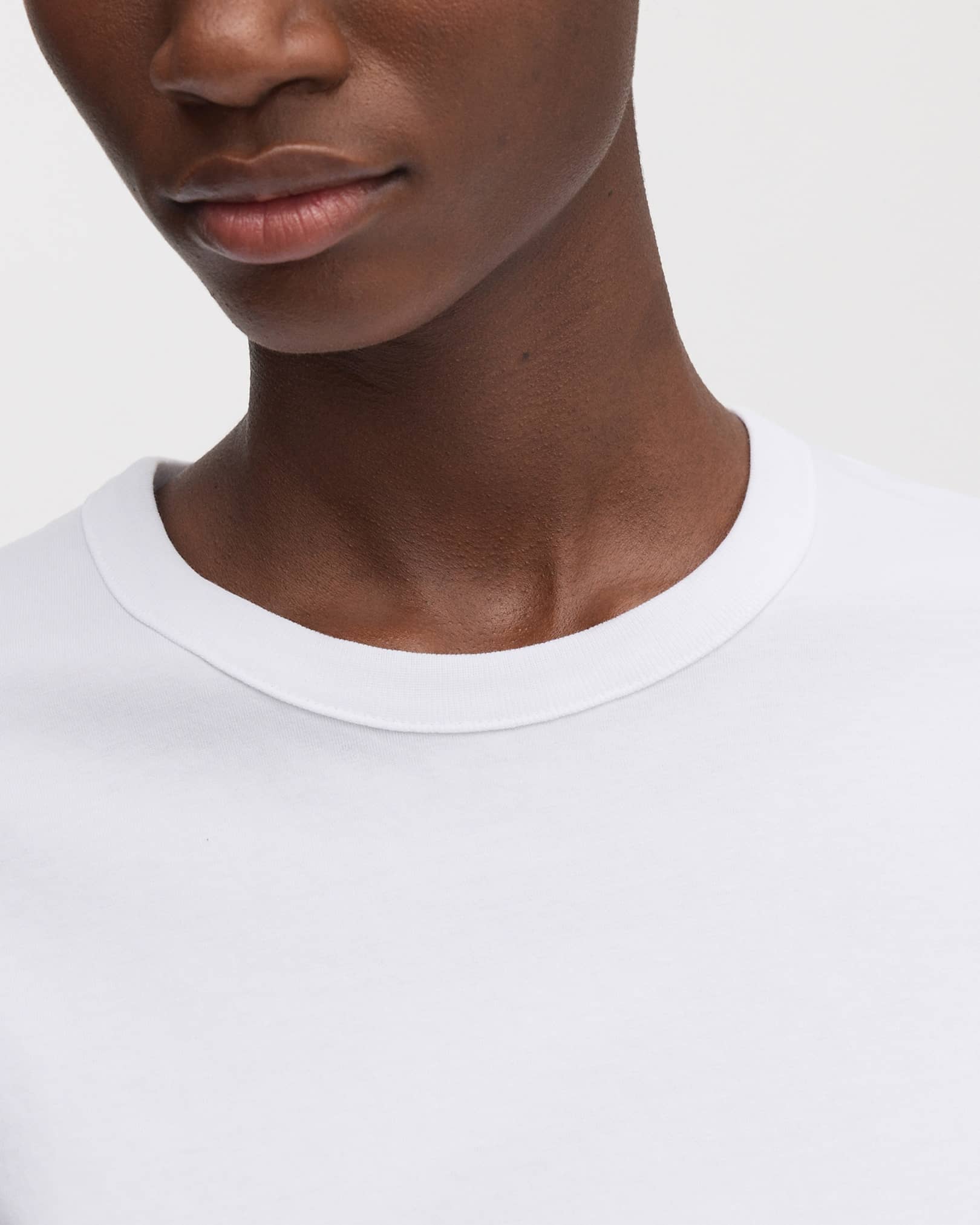 Solid rib-knitted binding crew-neck