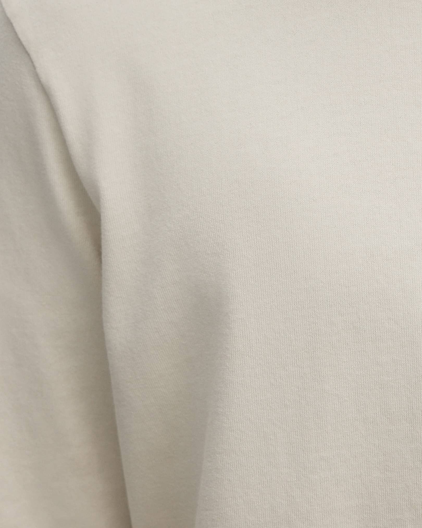 Custom-developed dry-finish 200gsm single jersey