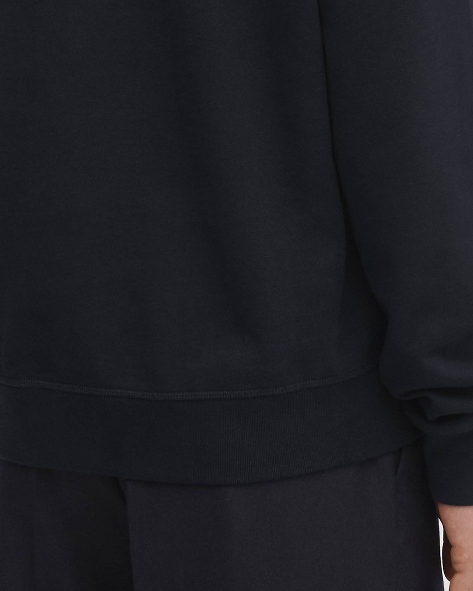 Flatlock stitch finishing at hem, cuffs and neckline